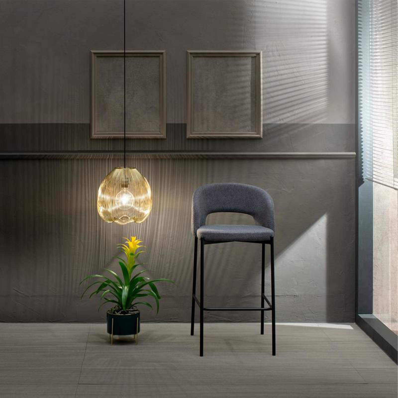 Tabouret haut "Greta" en tissu rembourré avec repose-pieds 52x50 cm 98h