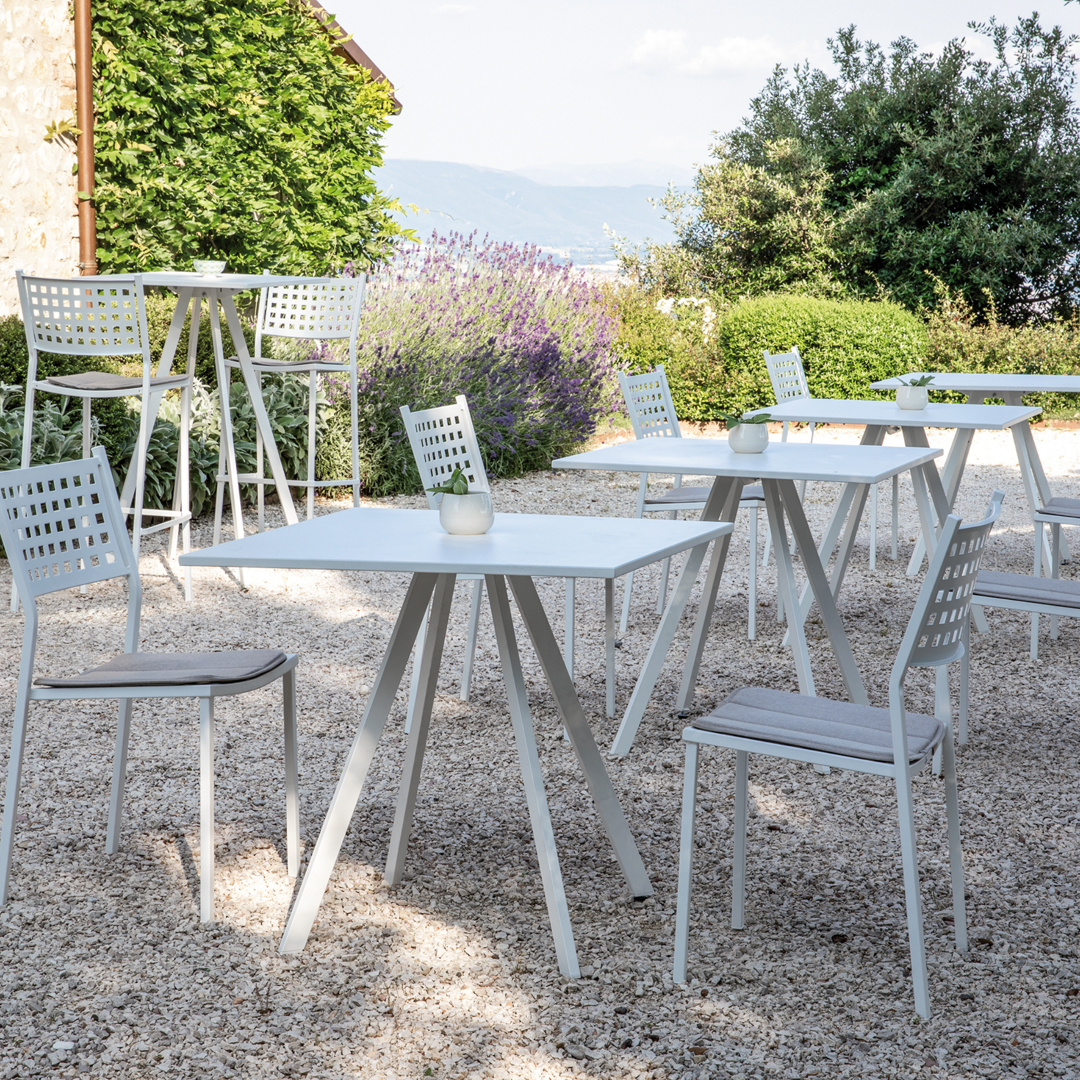 Set di sedie in metallo da giardino "Alice" con braccioli impilabile cm 53x53 85h
