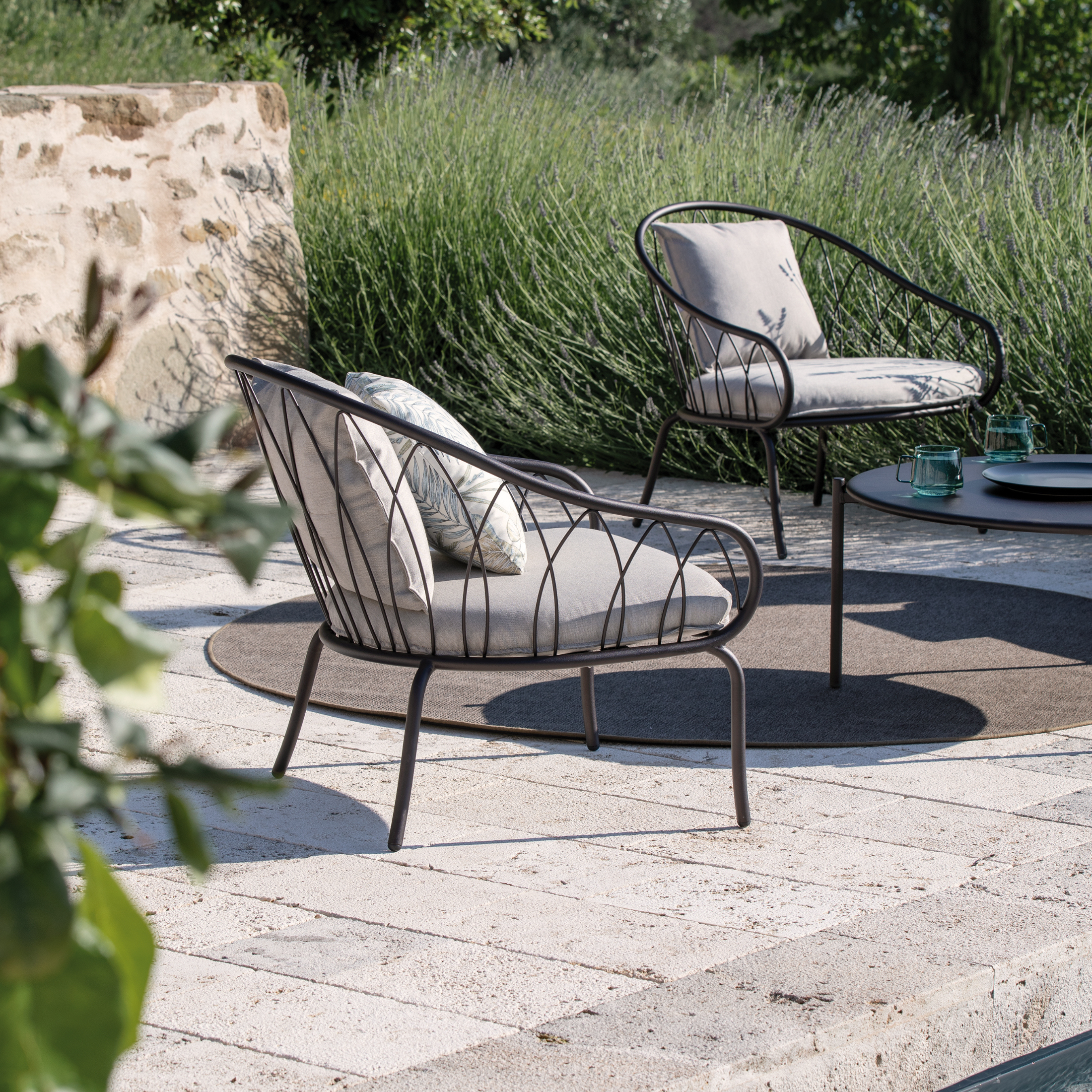 Poltrona bassa da giardino in metallo "Flora" sedia lounge impilabile cm 75x75 75h
