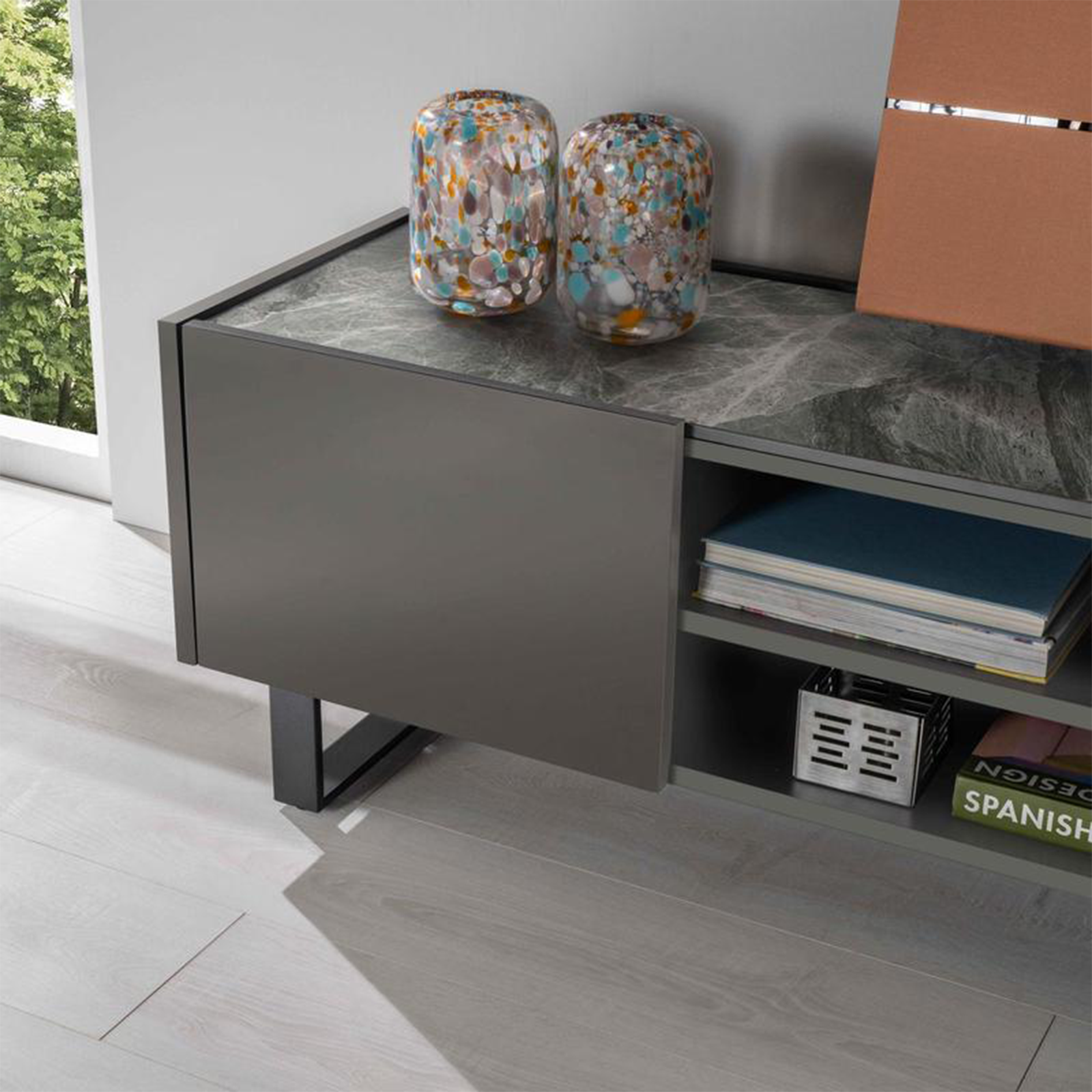 Mobile porta tv "Théo" con piano in ceramica 2 ante e 2 vani a giorno cm 140x40 45h