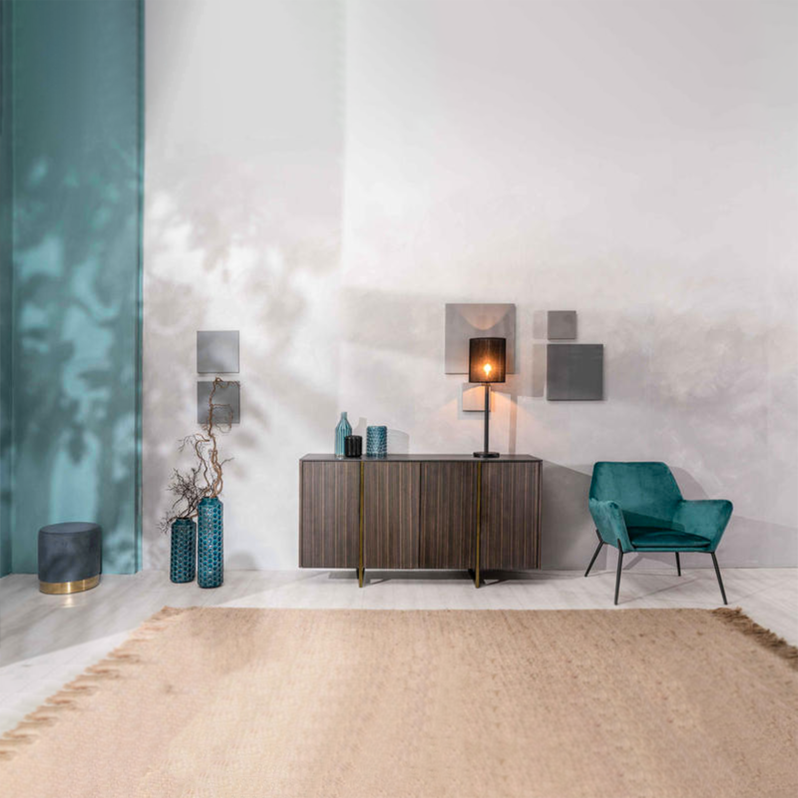 Fauteuil moderne rembourré "Gin" en velours avec pieds en métal 70x72 79h cm