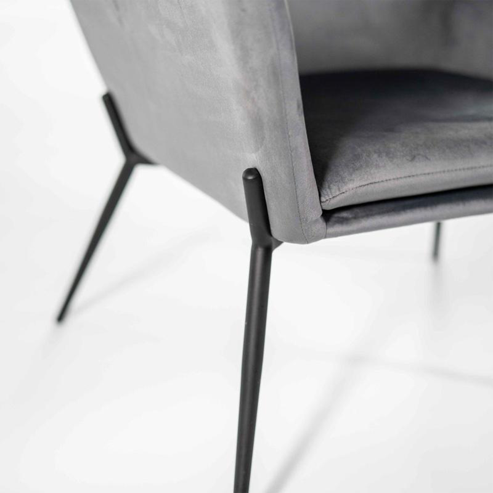 Fauteuil moderne rembourré "Gin" en velours avec pieds en métal 70x72 79h cm