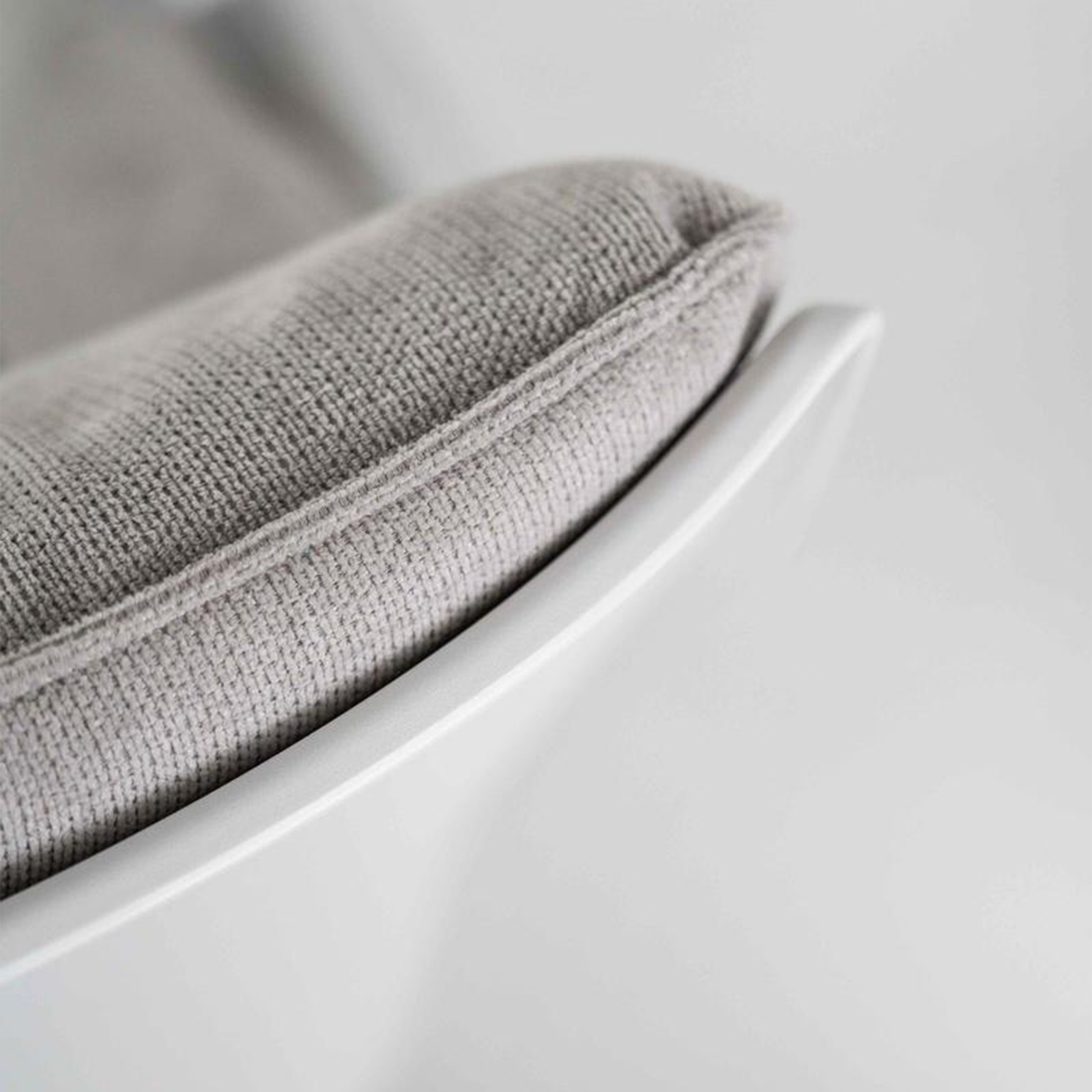 Fauteuil moderne rembourré "Grace" en tissu avec pieds en métal 74x85 86h cm