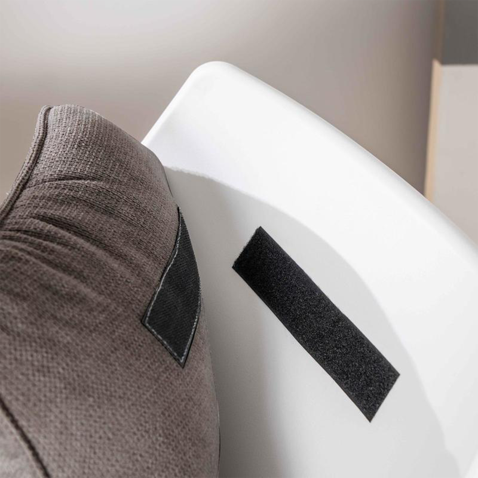 Fauteuil moderne rembourré "Grace" en tissu avec pieds en métal 74x85 86h cm