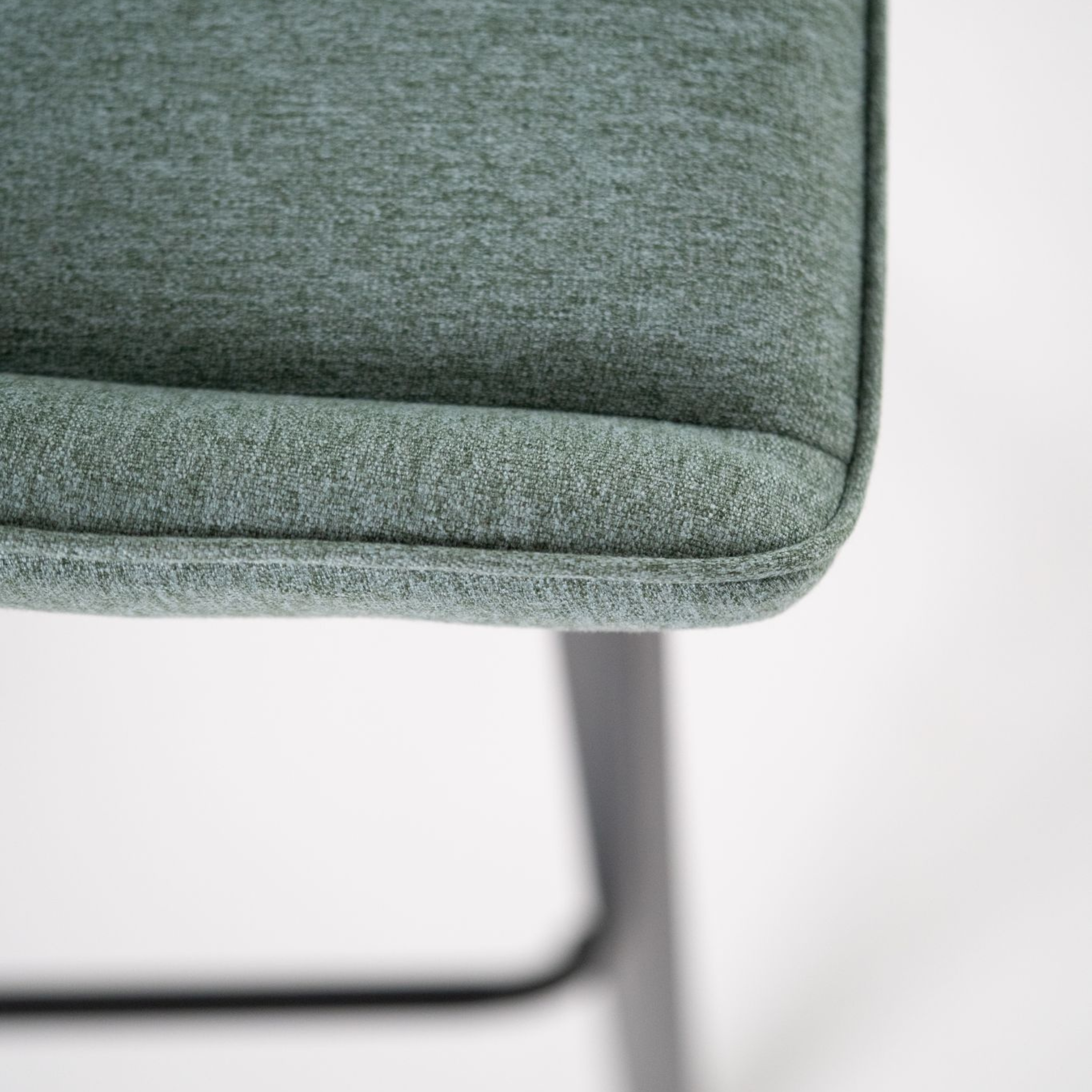 Set di sgabelli alti "Fox" in tessuto imbottito con poggiapiedi cm 44x50 94h