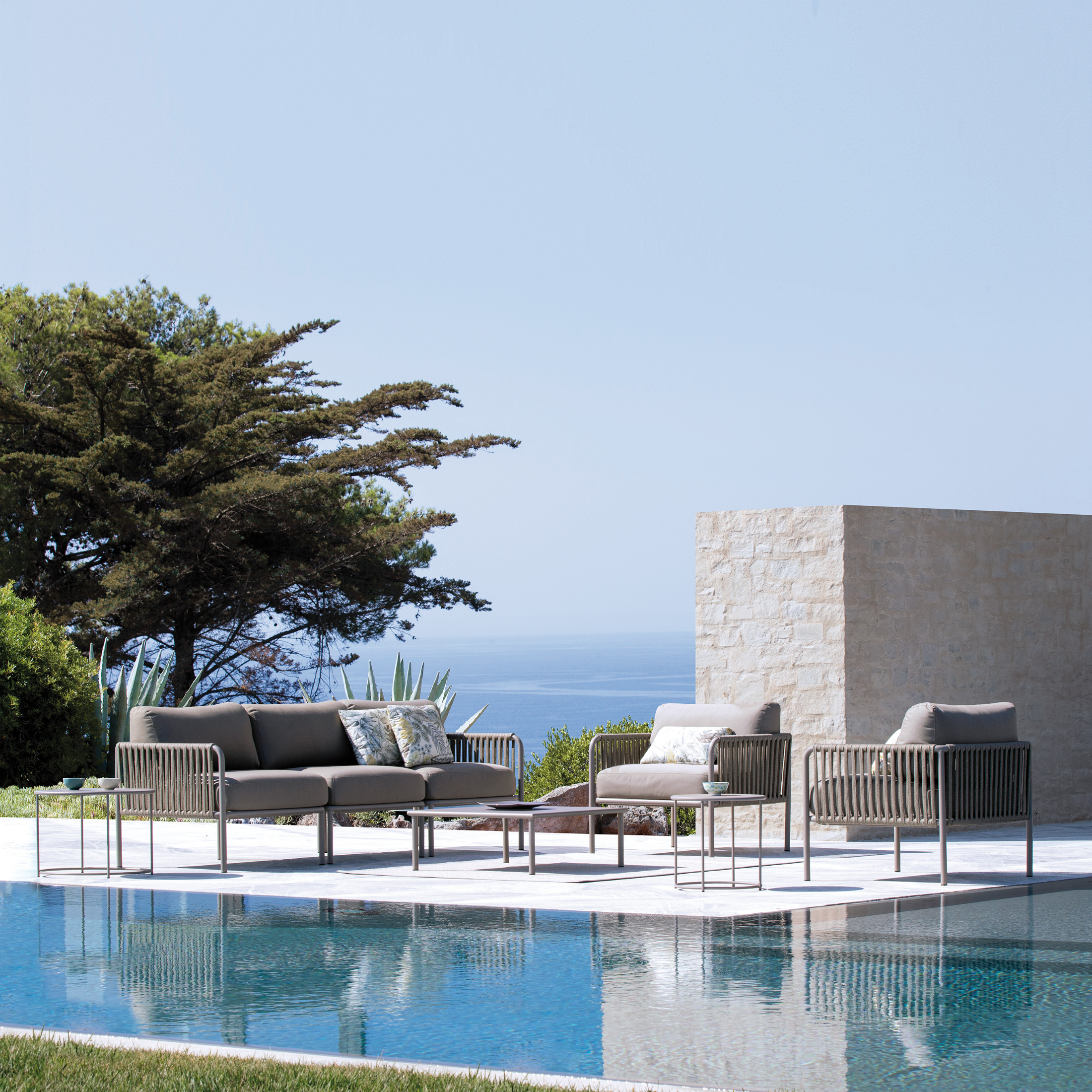 Sofá 3 plazas con respaldo de cuerda "Key West3" con cojines 240x83 cm 78h