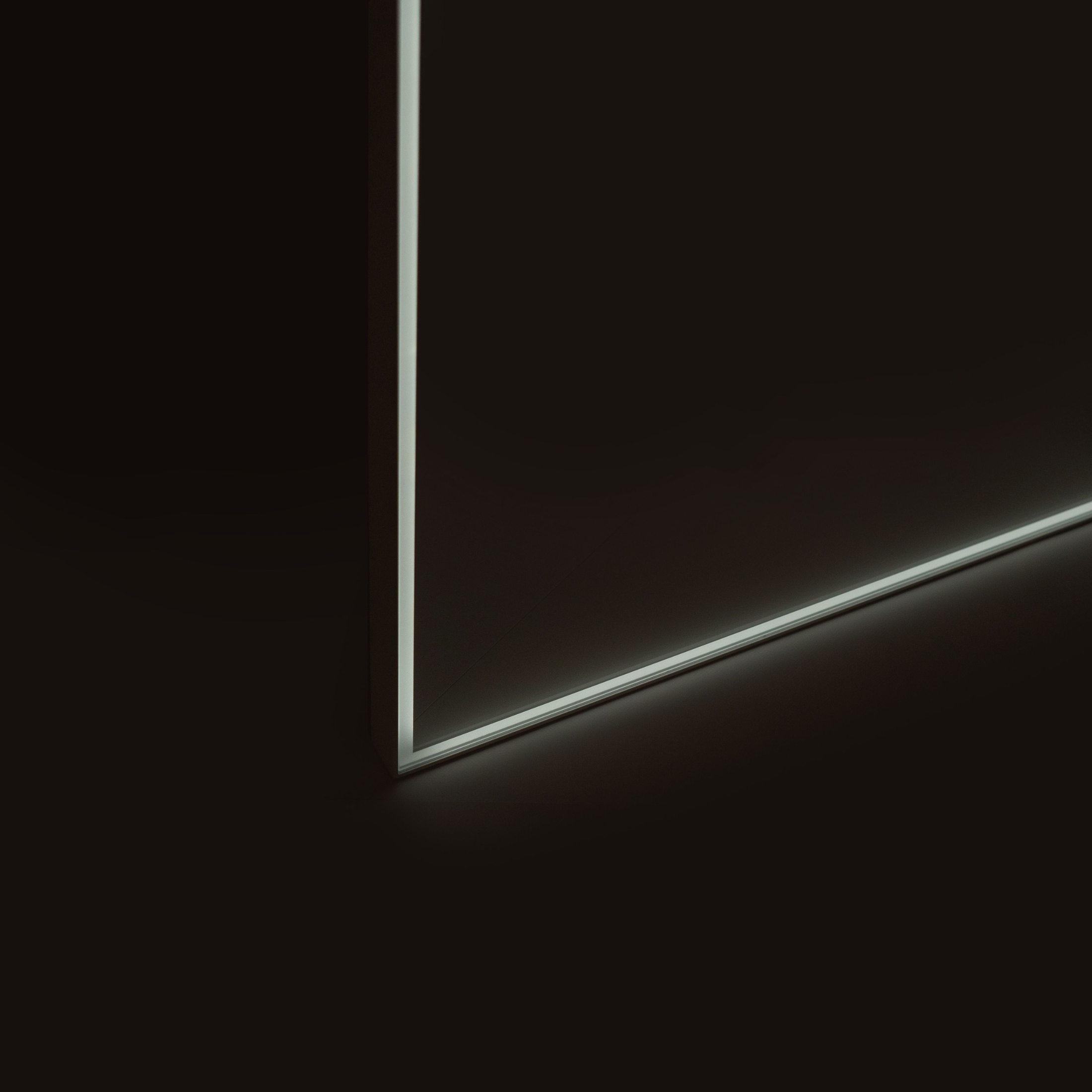 Miroir mural LED "Lux" cadre rectangulaire en aluminium 150x5 cm 60h