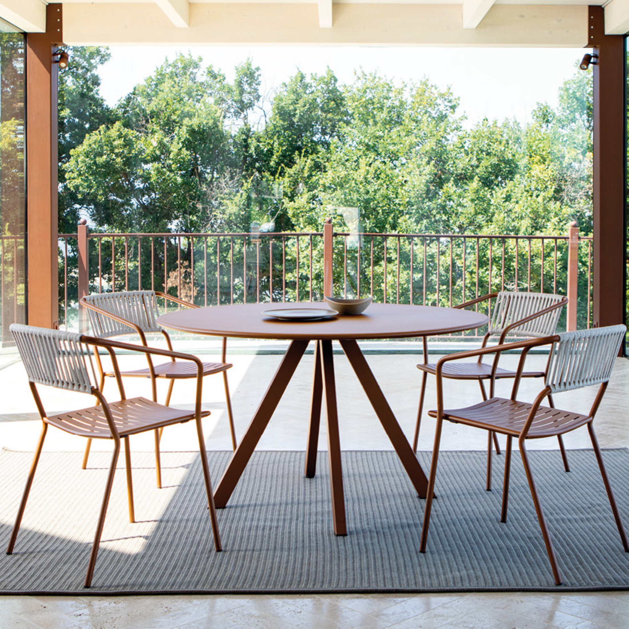 Set di sedie in metallo "Slot" con schienale in corda "Slot" impilabili cm 54x55 79h