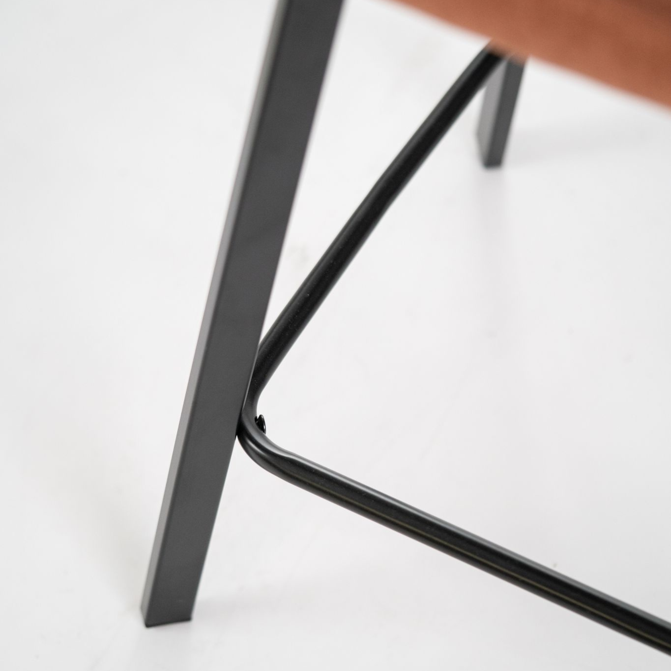 Set di sgabelli alti "Fox" in tessuto imbottito con poggiapiedi cm 44x50 94h