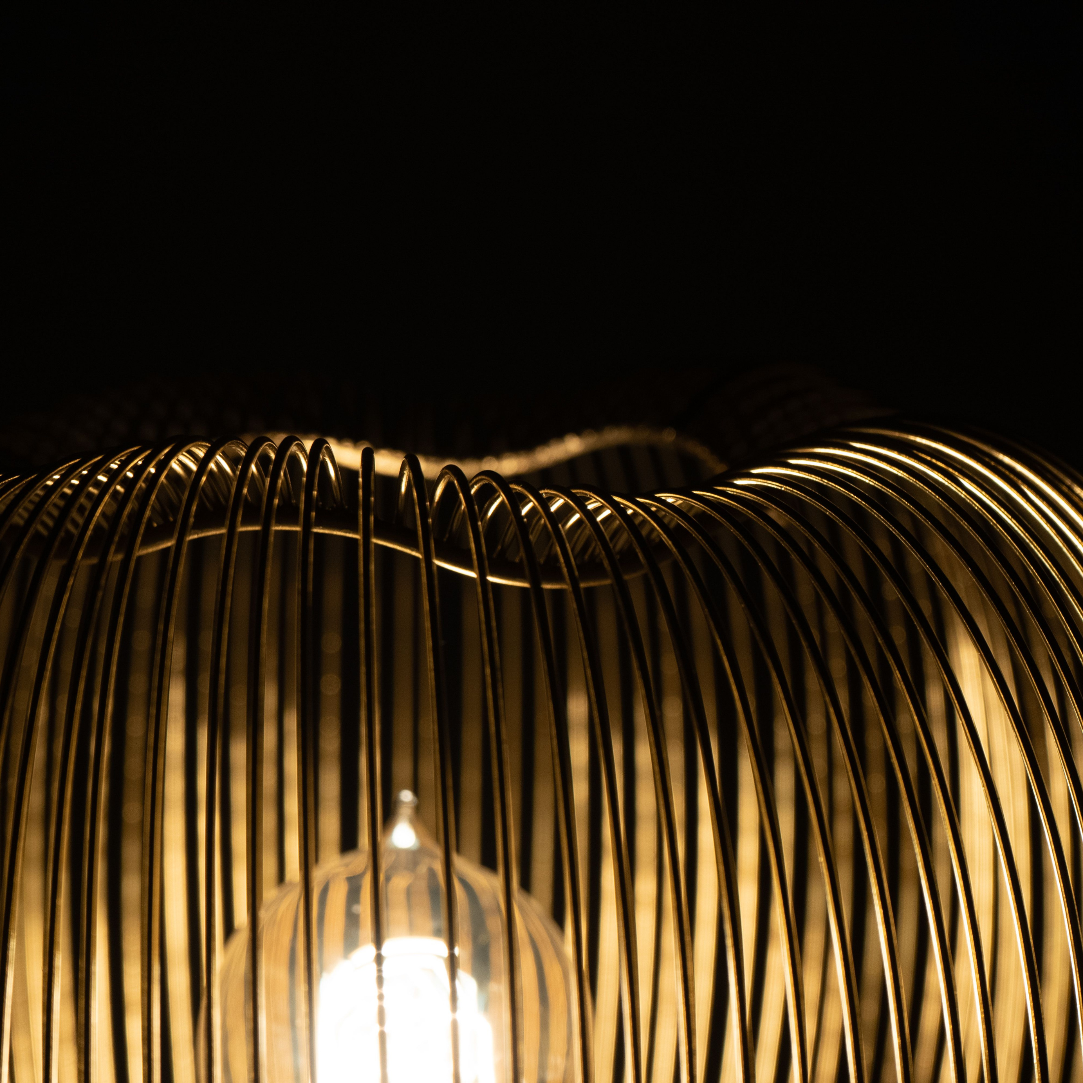 Lampada con paralume in metallo "Sirio" sospesa e da tavolo