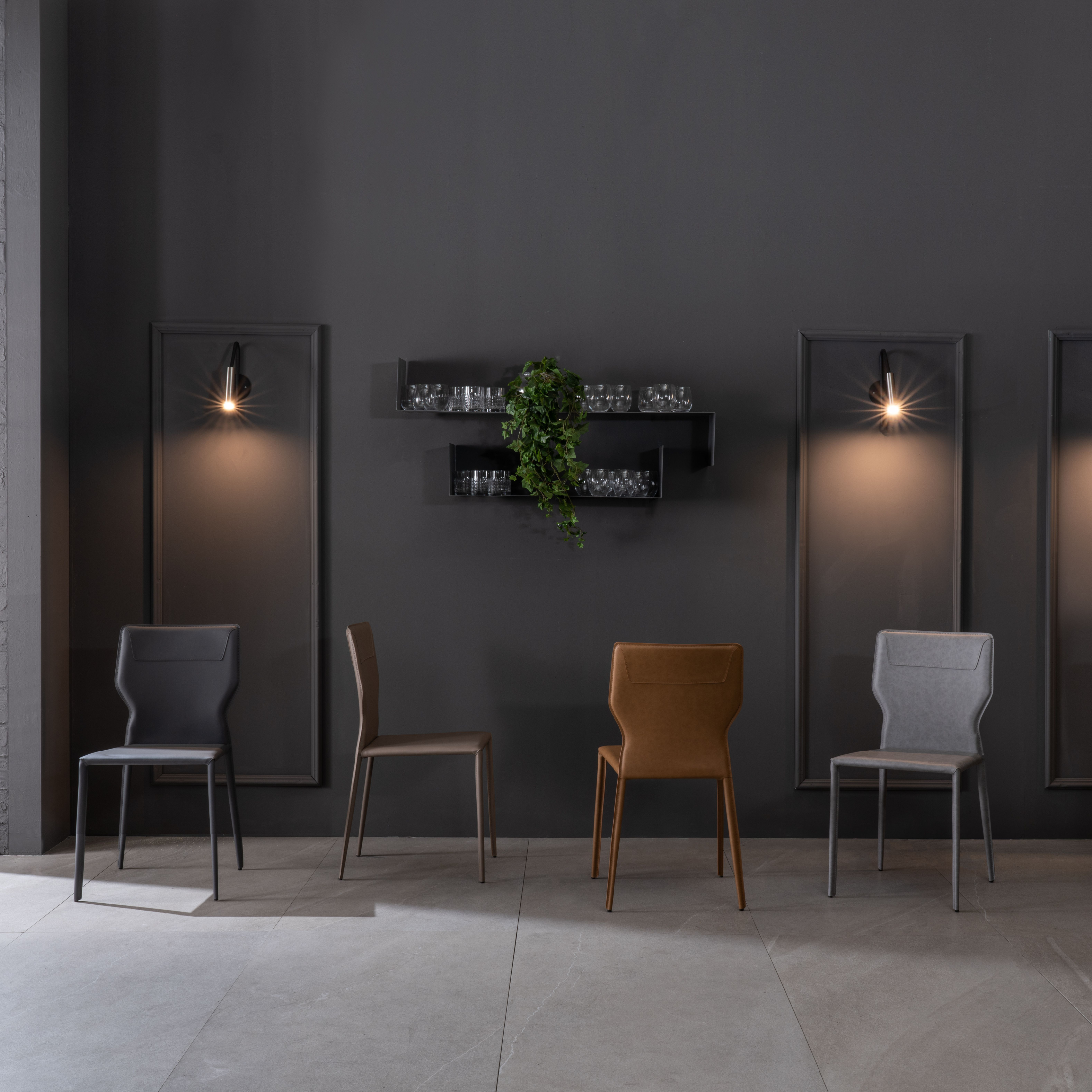 Set di sedie in similcuoio "Quito" moderne con gambe in metallo cm 44x56 86,5h