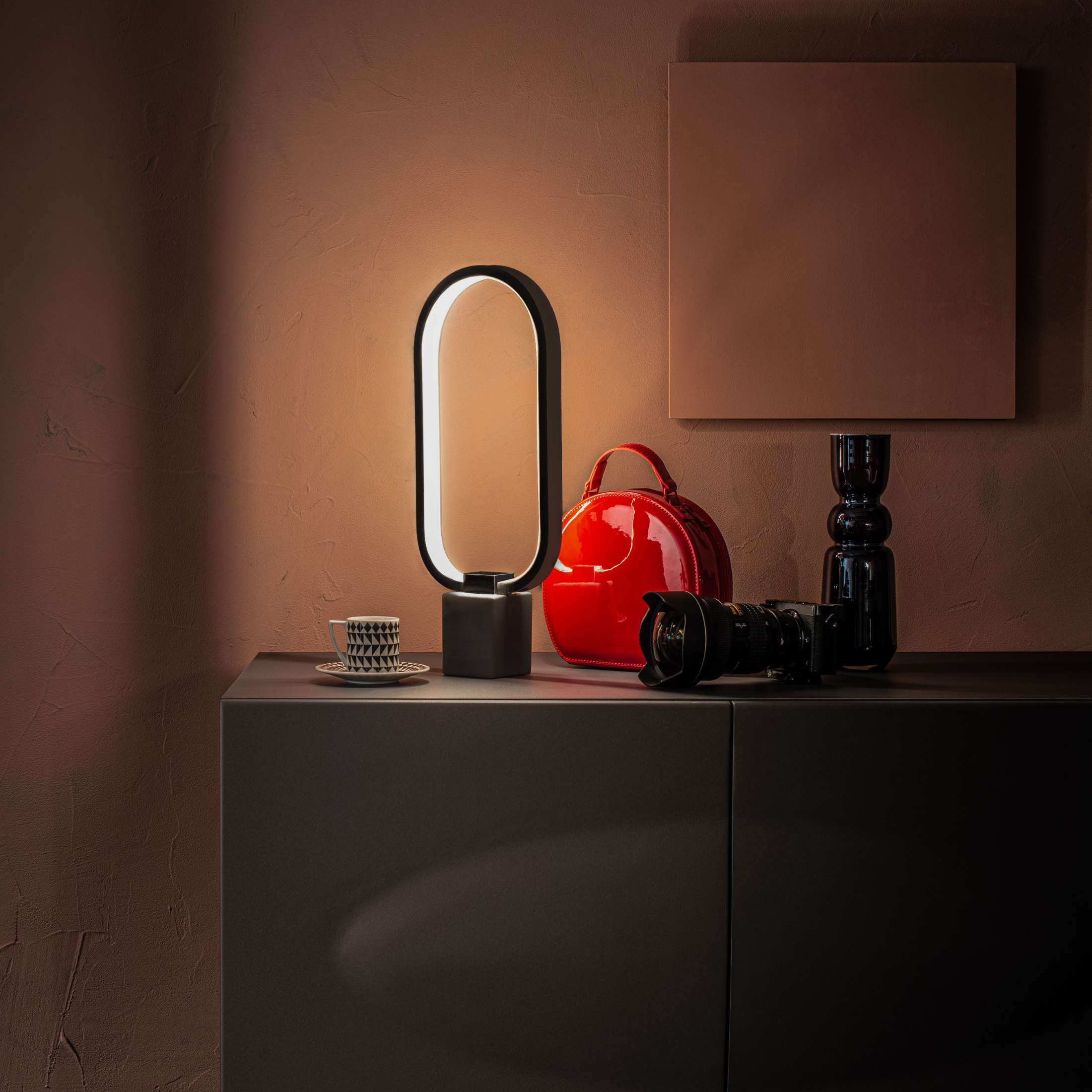 Lampada LED in metallo con base in marmo "Ciak" da terra e tavolo