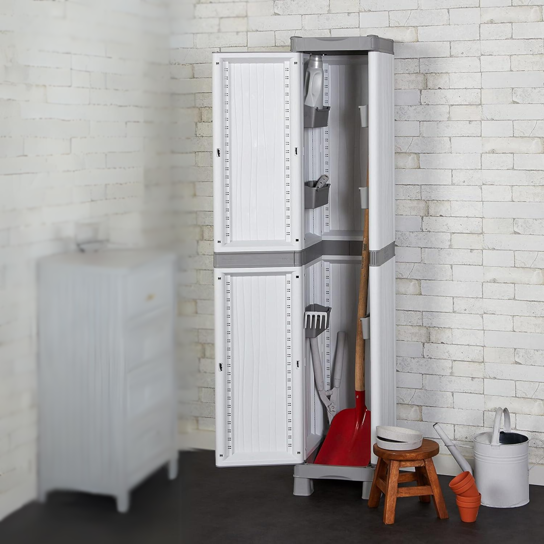 Armadio in resina "Wave" antiurto 1 anta 5 ripiani piedini rialzati cm 35x44 181h