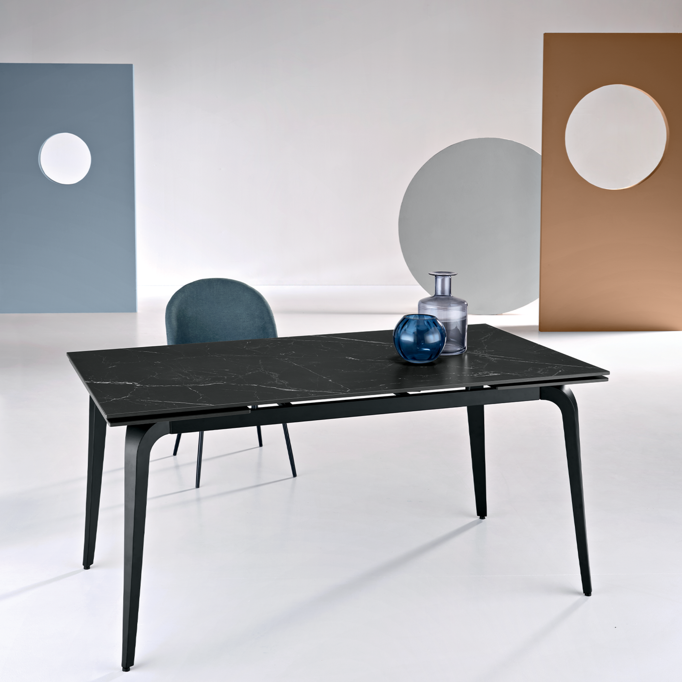 Tavolo allungabile "Gedy" effetto marmo e due allunghe cm 160/240x90 77h