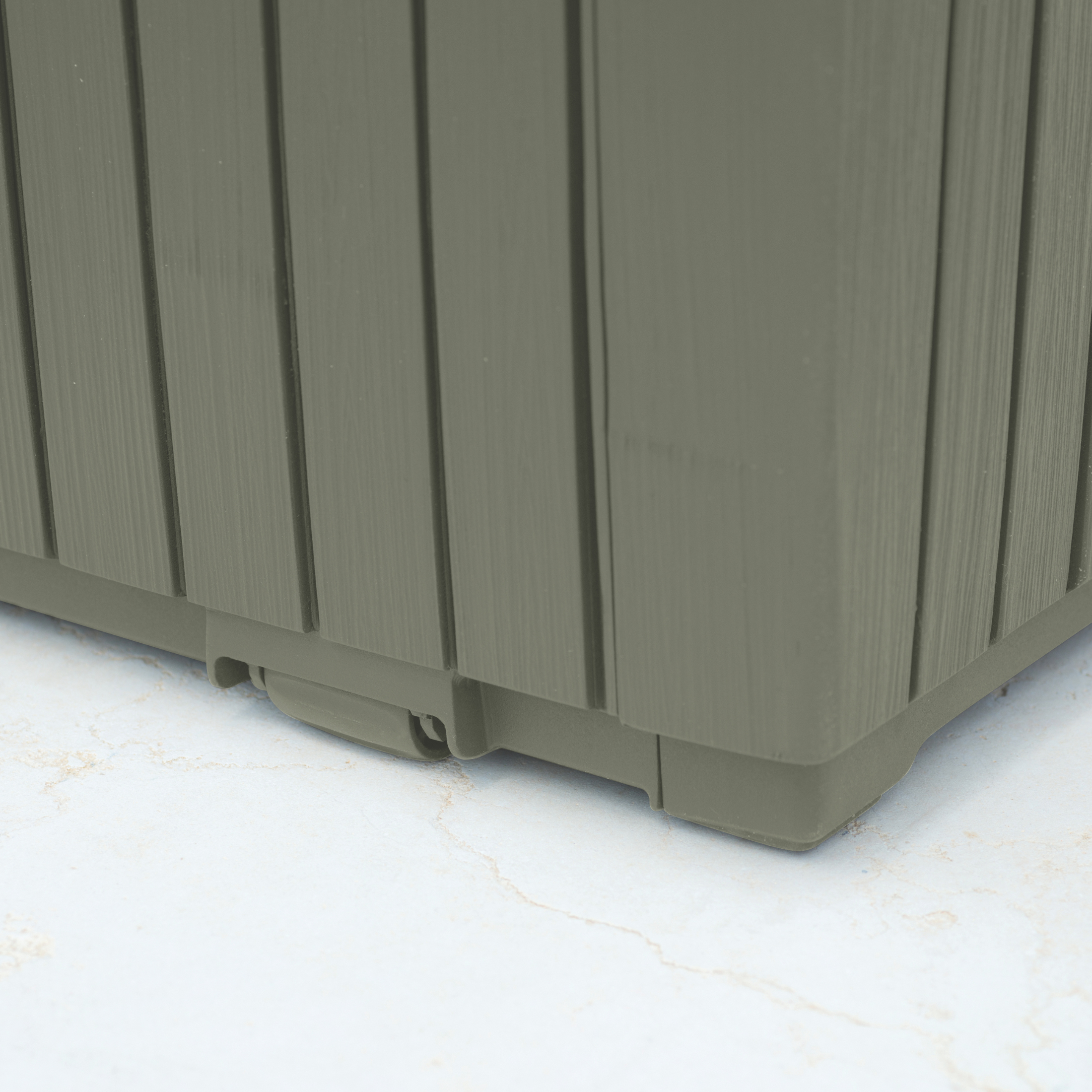 Cassapanca con ruote in resina multiuso "Coral" cm 123x53,5 57h