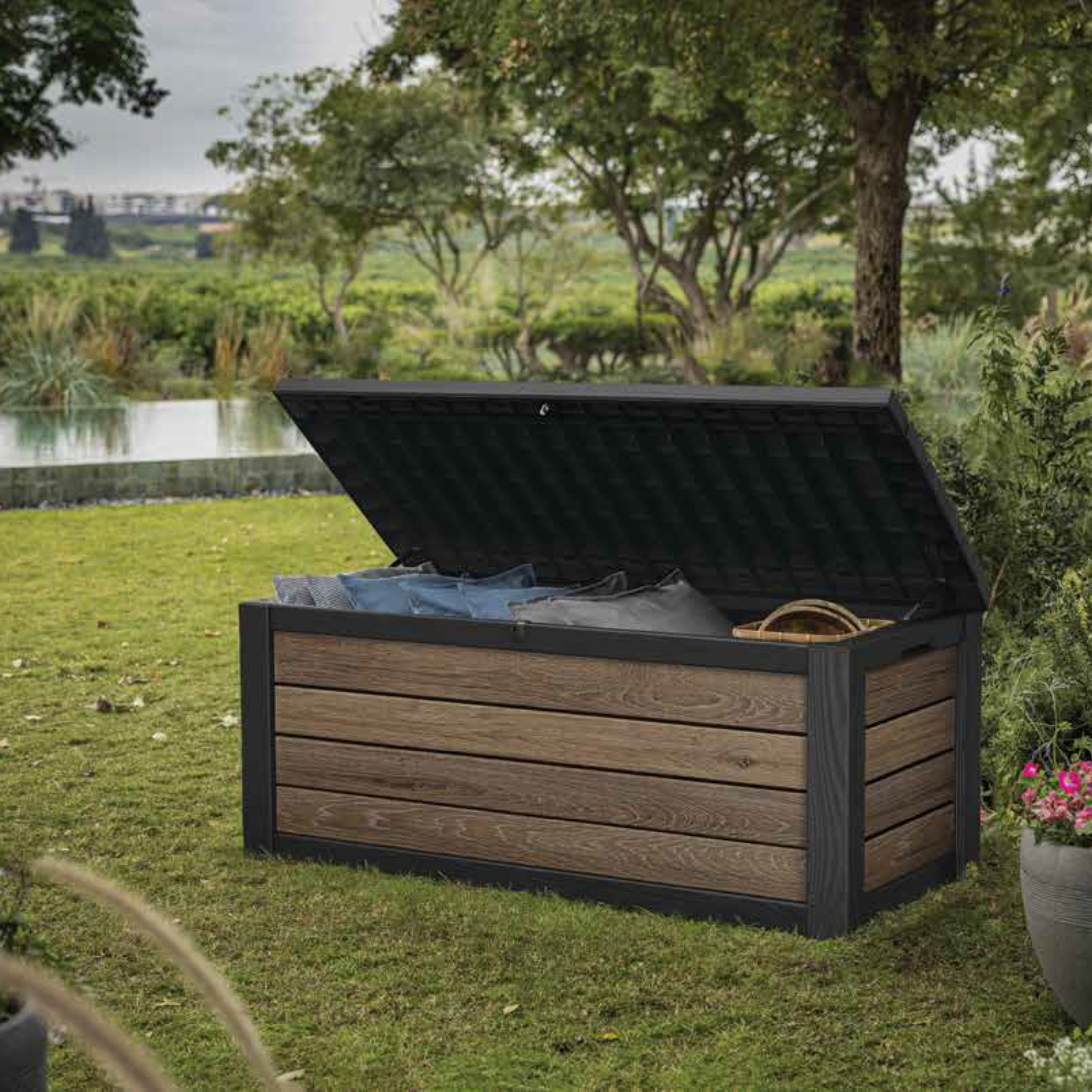 Baule da giardino "Betù" marrone frassino resistente cm 151,7x72,5 70h