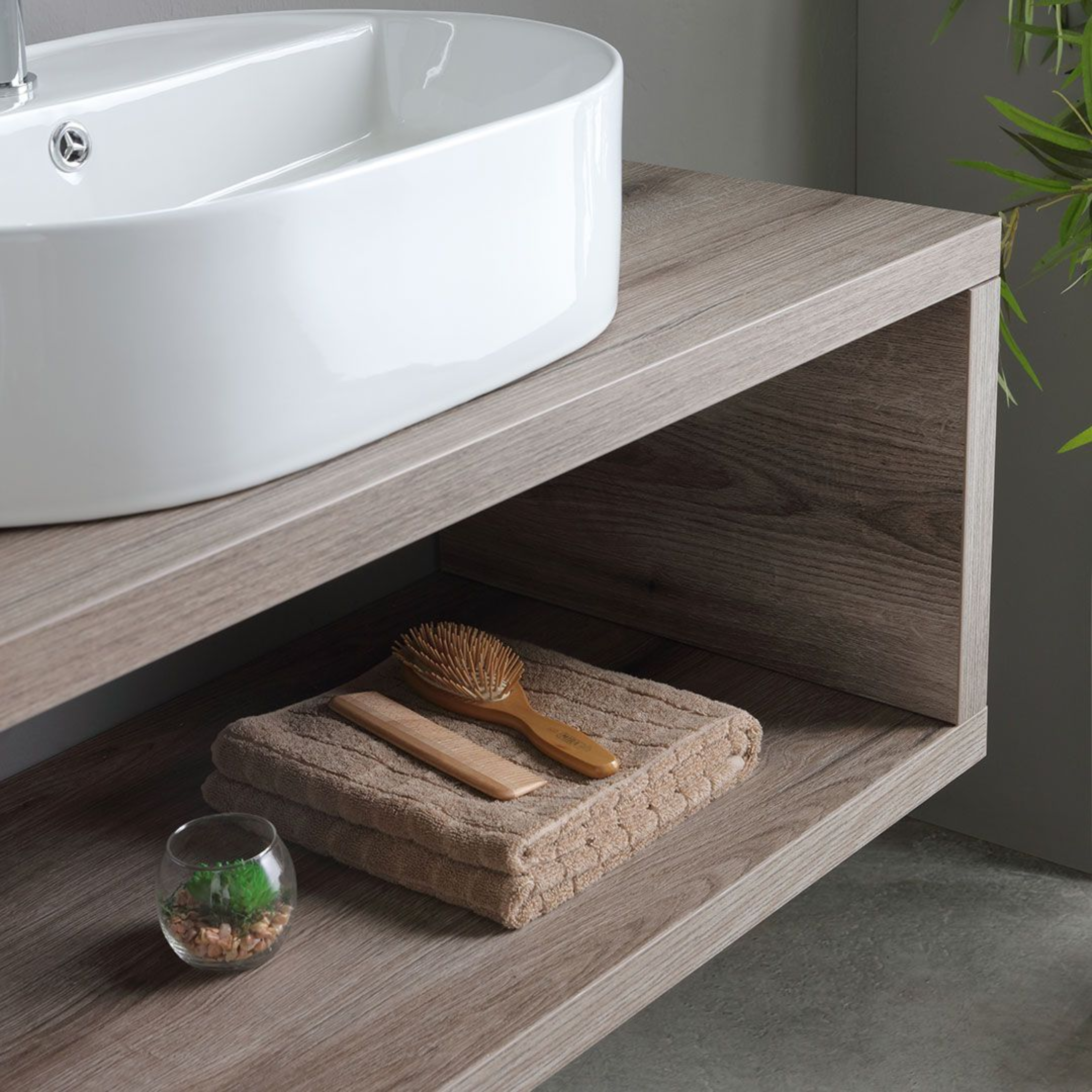 Mobile bagno sospeso rovere fossile "Kos" 100 cm con lavabo ovale bianco in ceramica e specchio rettangolare