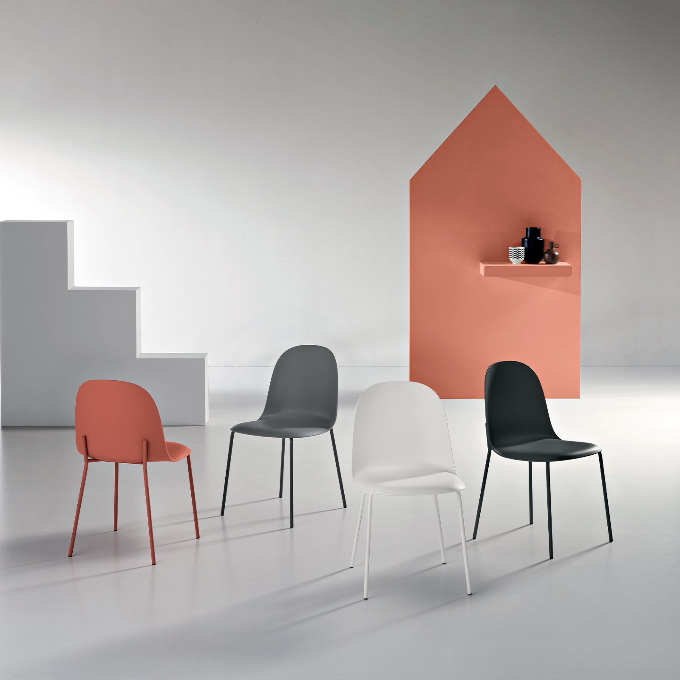 Set di sedie da pranzo "Leandro" in polipropilene con struttura in metallo cm 45x50 82h