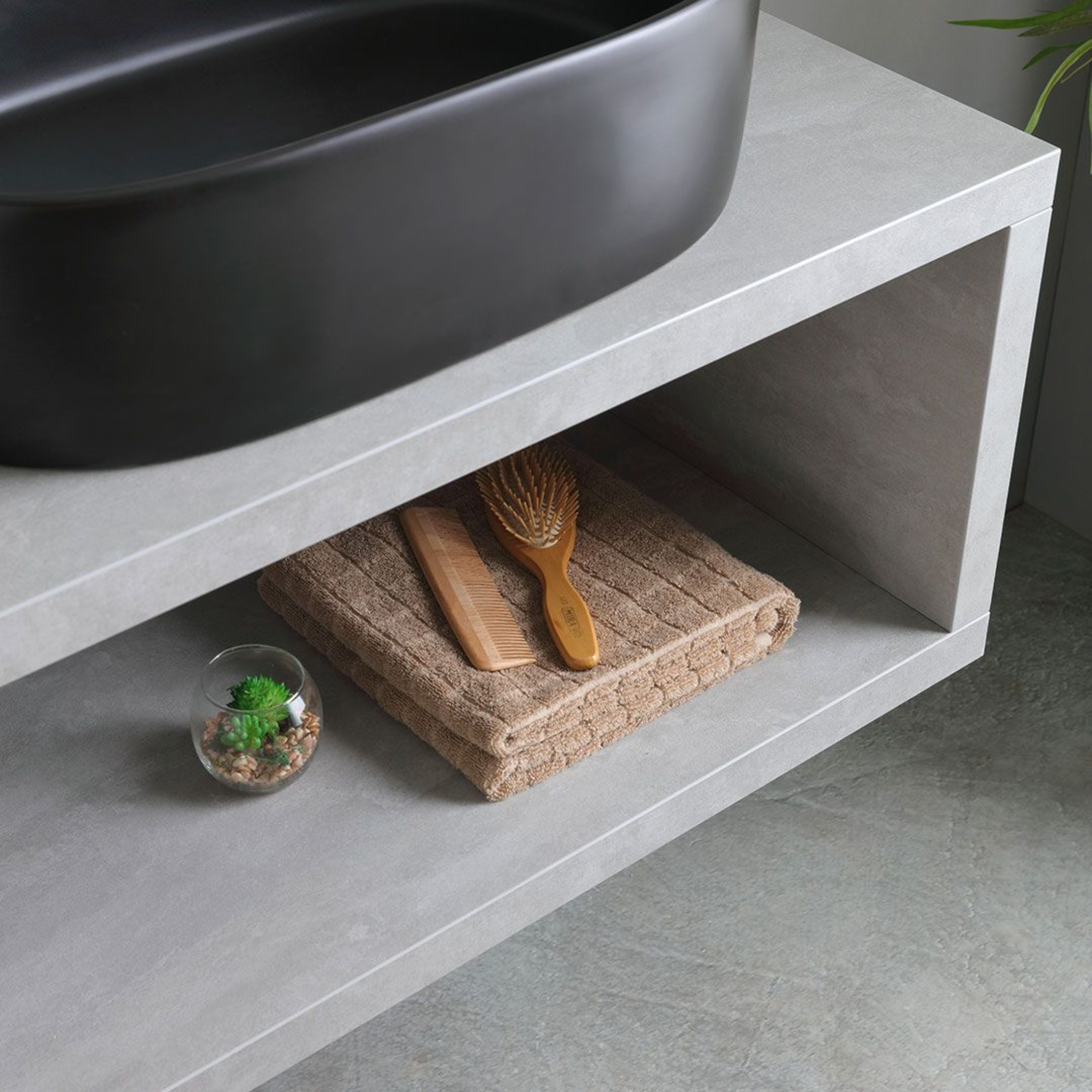 Mobile bagno sospeso grigio "Monaco" 80 cm con lavabo da appoggio nero opaco ovale e specchio tondo a led