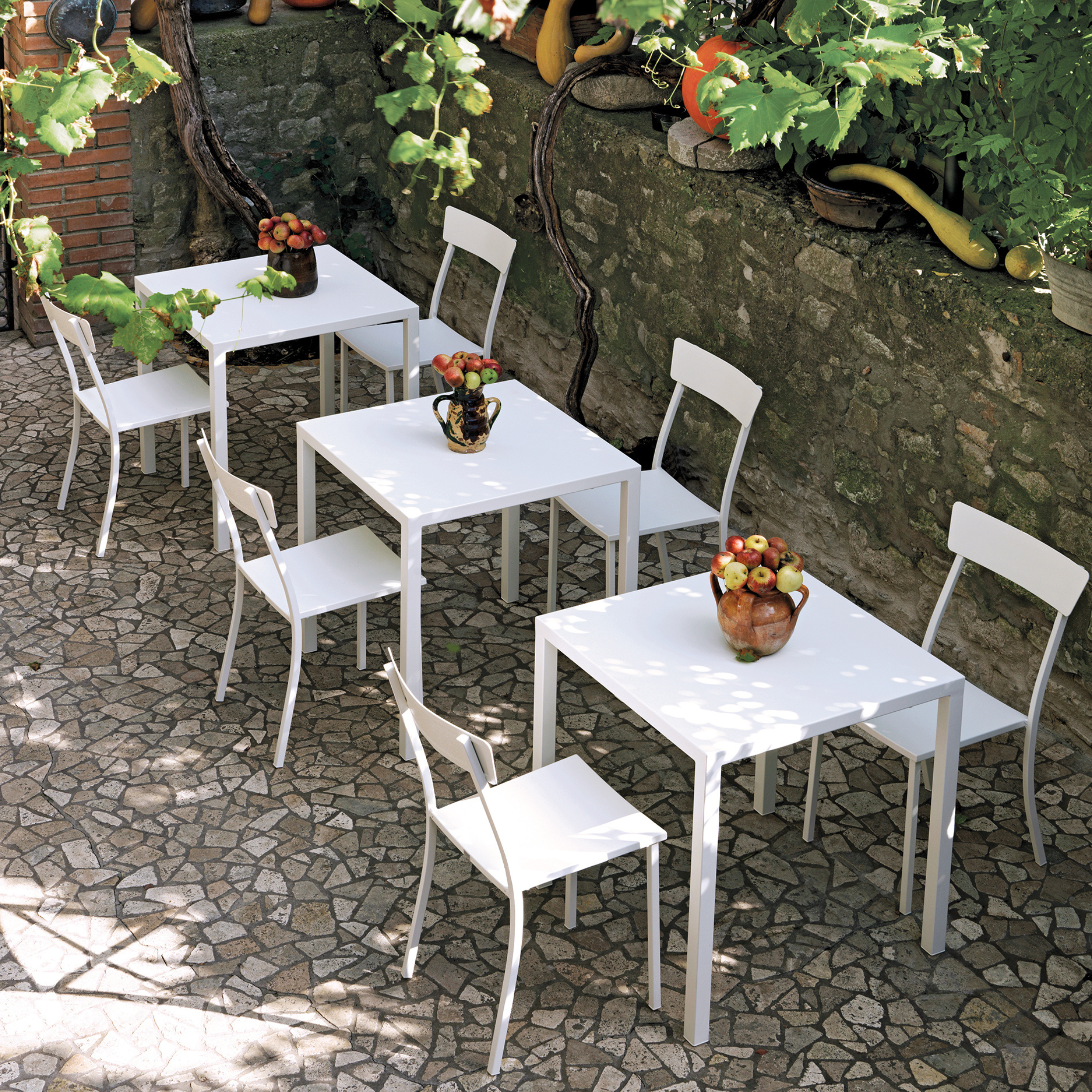 Set di sedie moderne in metallo verniciato "Mogan" da giardino impilabili cm 47x52 85h