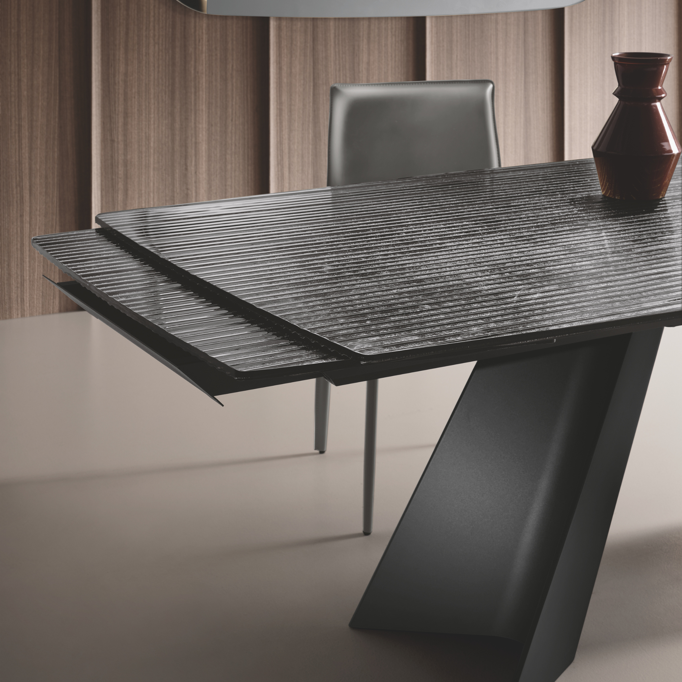 Tavolo allungabile componibile in vetro rigato retroargentato "Maya" con base in metallo cm 100x200 77h