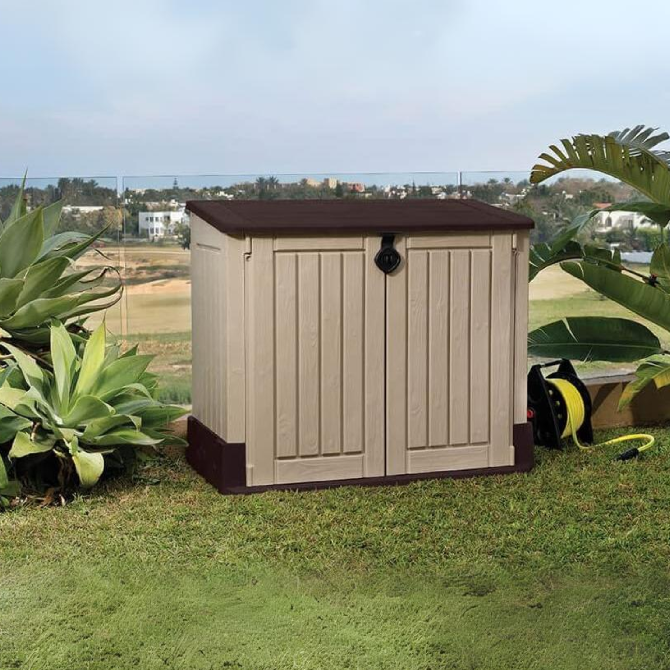 Malle d'extérieur "Midi" beige en résine effet bois 132x71,5 cm 113,5h