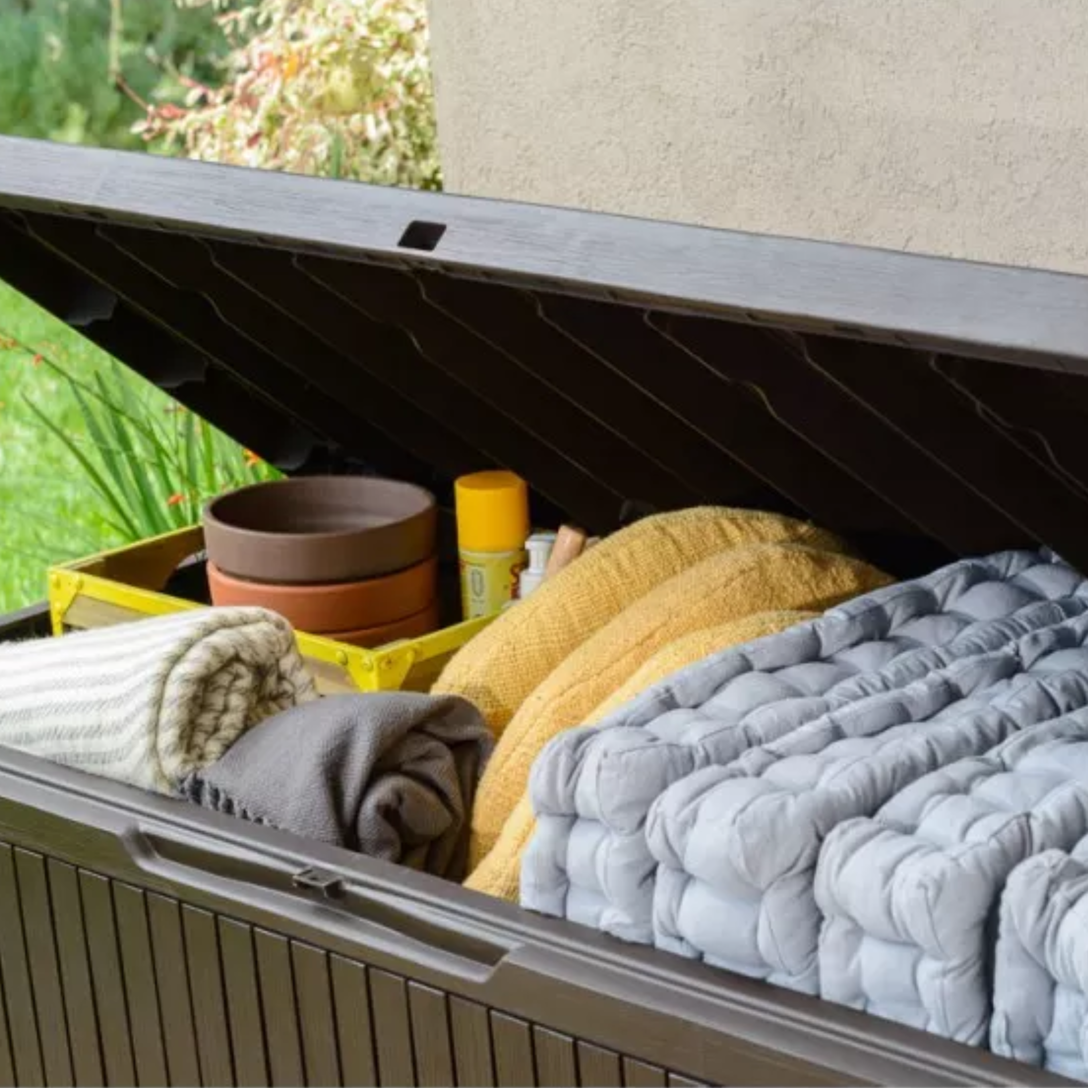 Cassapanca con ruote in resina multiuso "Coral" cm 123x53,5 57h