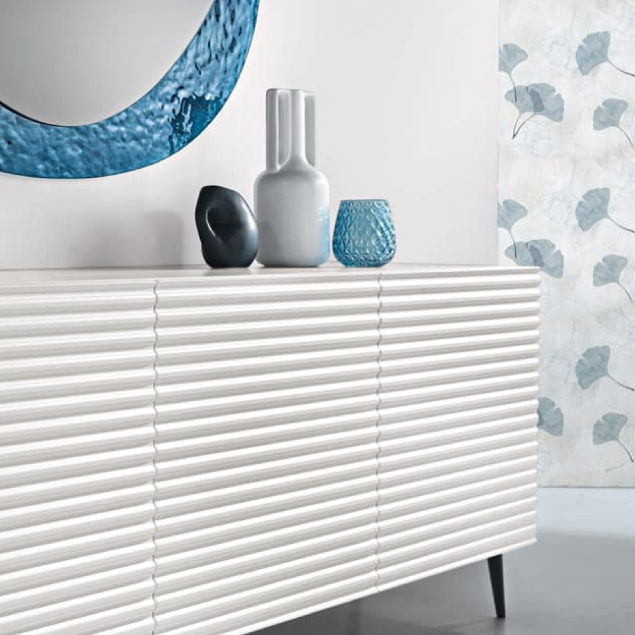 Madia moderna 3 ante già assemblata "Nadia" in legno laccato cm 180x50 h80