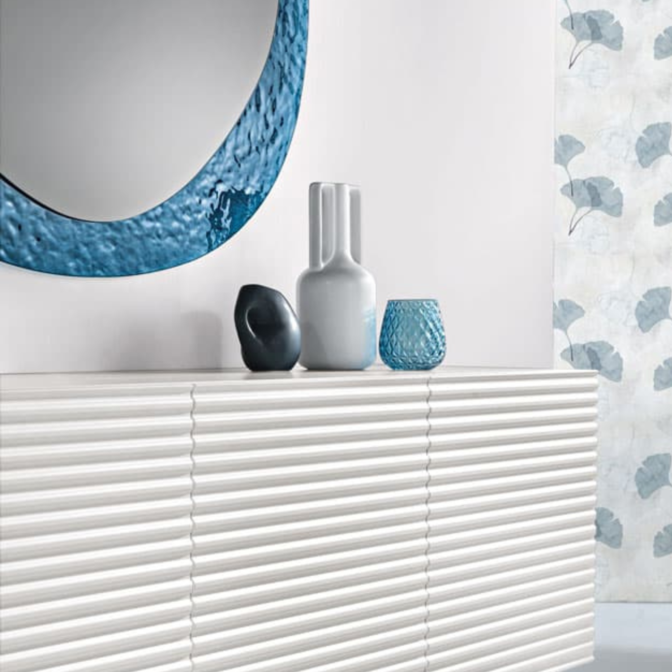 Madia moderna 3 ante già assemblata "Nadia1" in legno laccato con due piedi in metallo verniciati cm 180x50 80h