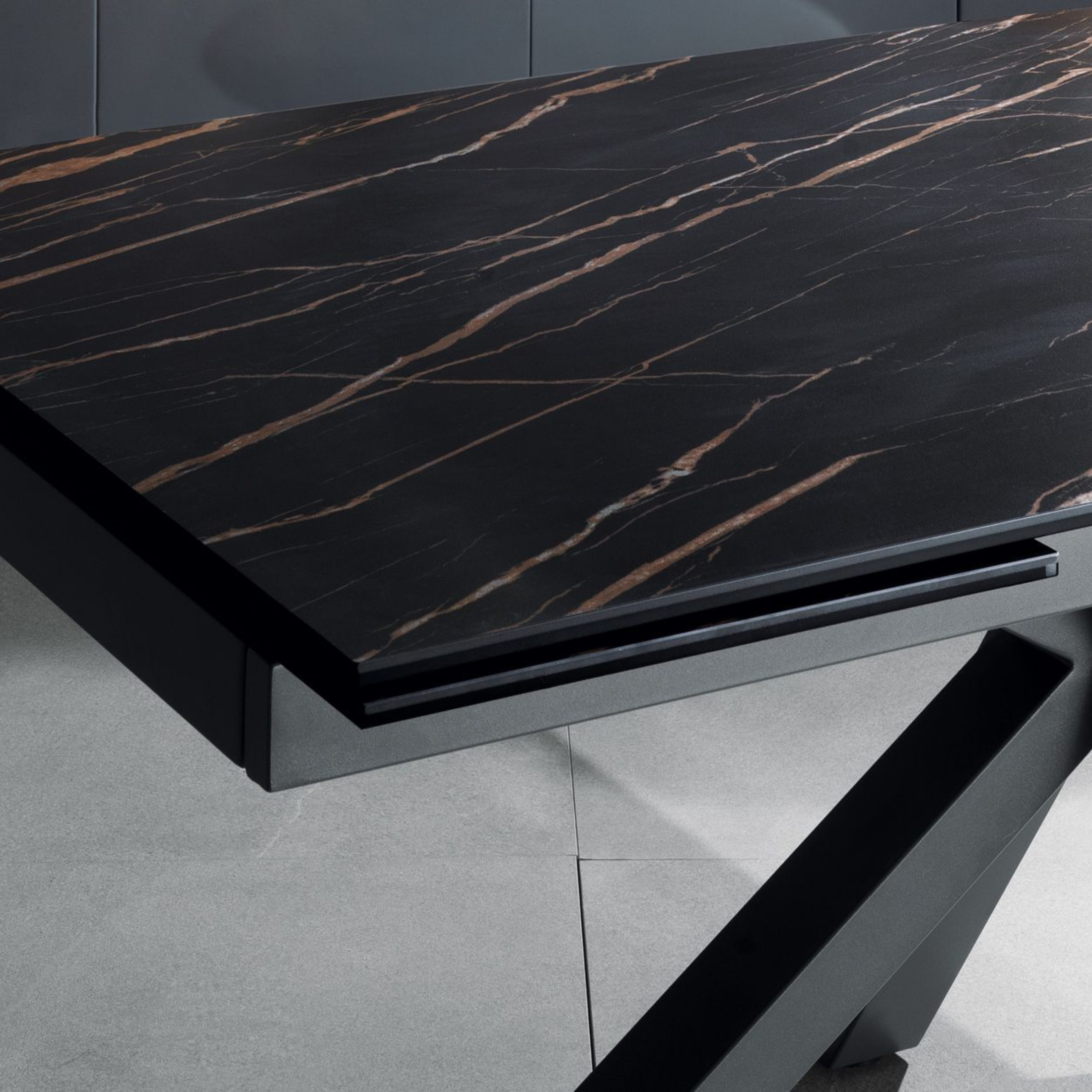 Tavolo allungabile "Daniel" piano su vetro temperato cm 160/240x90 76h