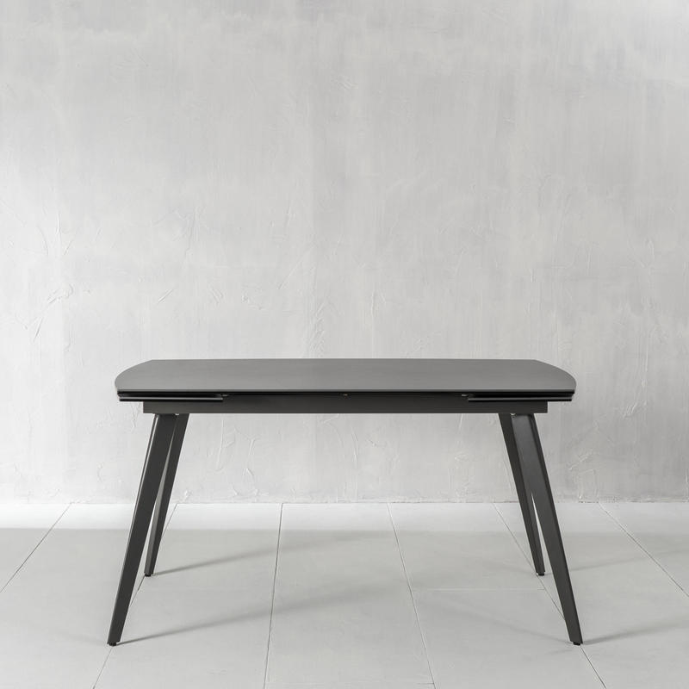 Tavolo moderno allungabile in ceramica "Melany" da soggiorno con gambe in metallo