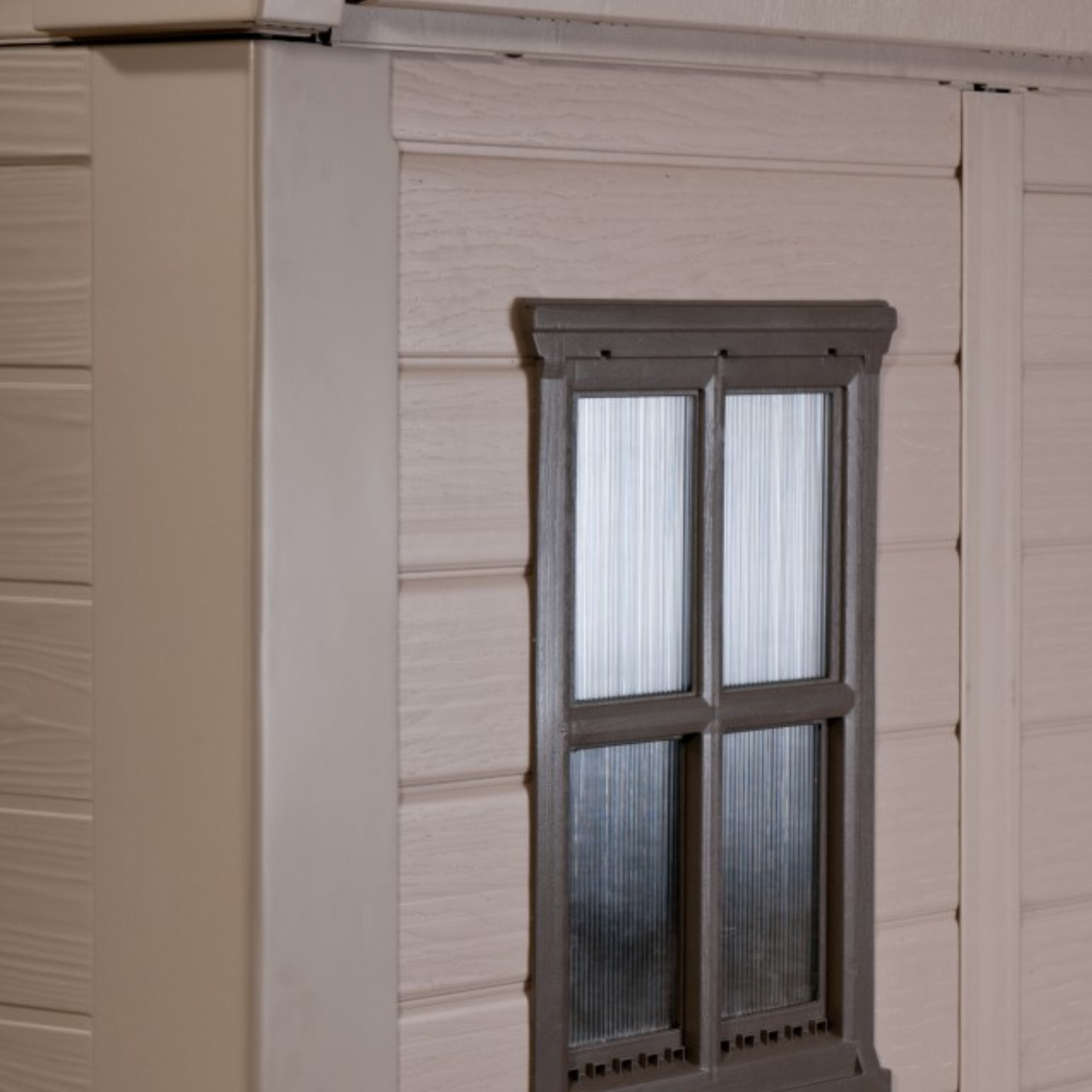 Casetta da giardino in resina "Sunrise" con pavimento e mensole interne