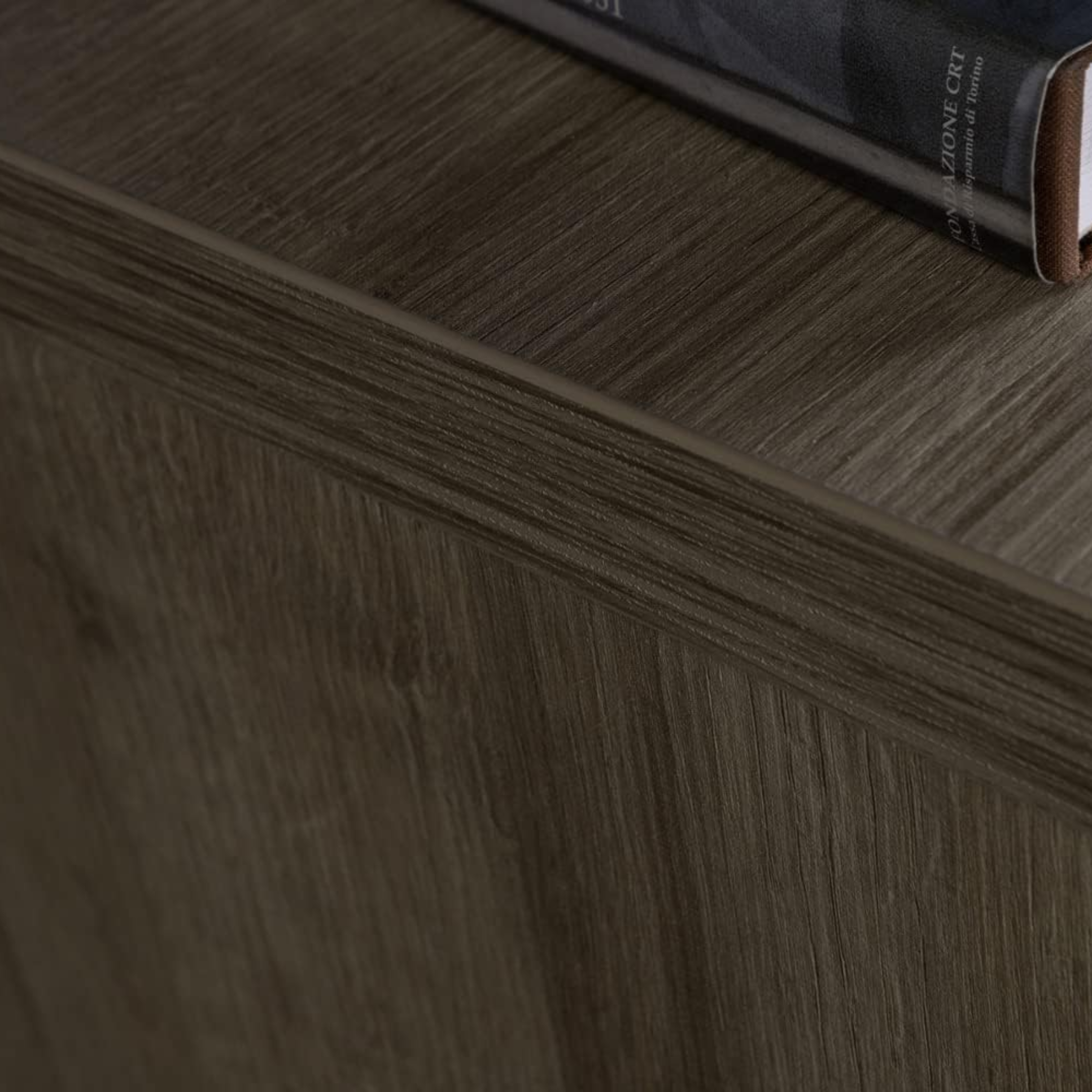 Scrivania in legno rovere tartufo "Rasha" da ufficio lineare e moderna