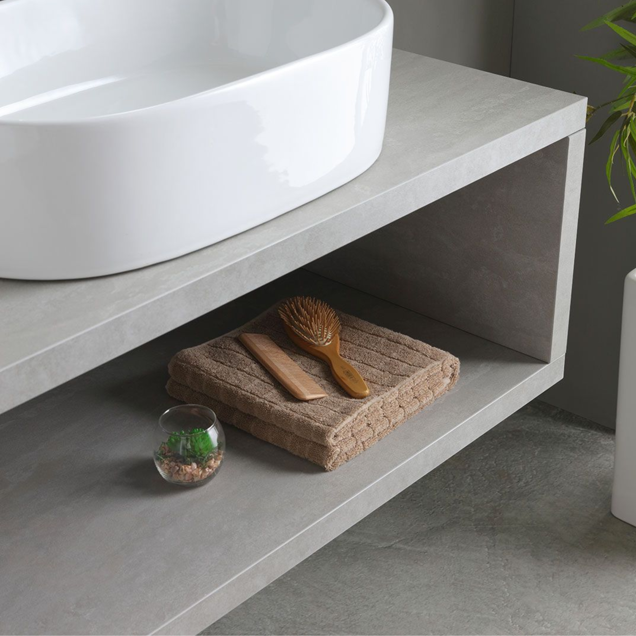 Mobile bagno sospeso grigio "Samos" 100 cm con lavabo in ceramica ovale e specchio semplice