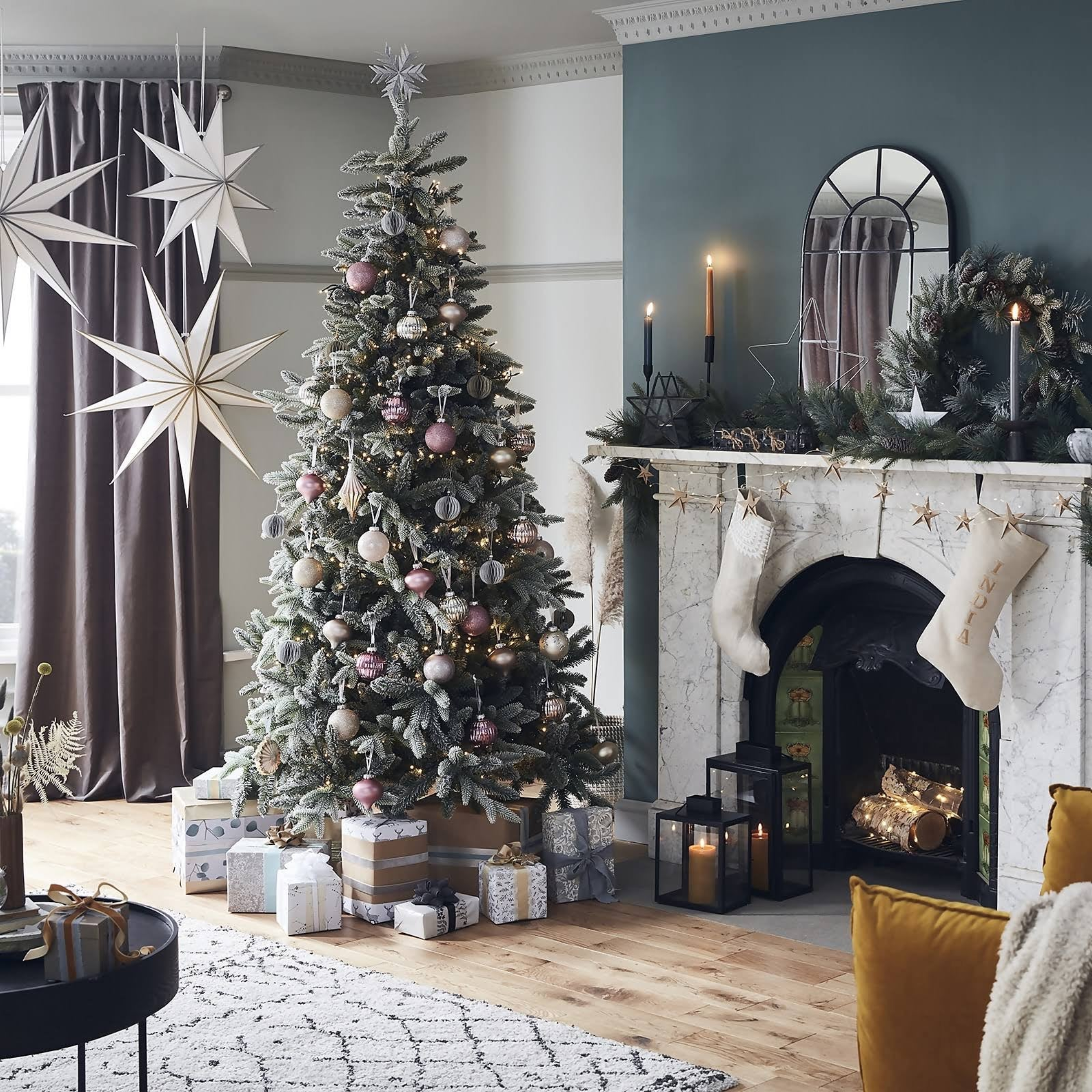 Sapin de Noël enneigé fin "Flocon de neige" en PE effet toucher réel + PVC + flock h210 cm