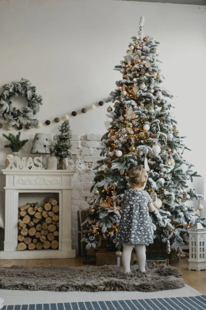 Albero di Natale innevato "Astro" moderno con big led in PE + PVC + Flock