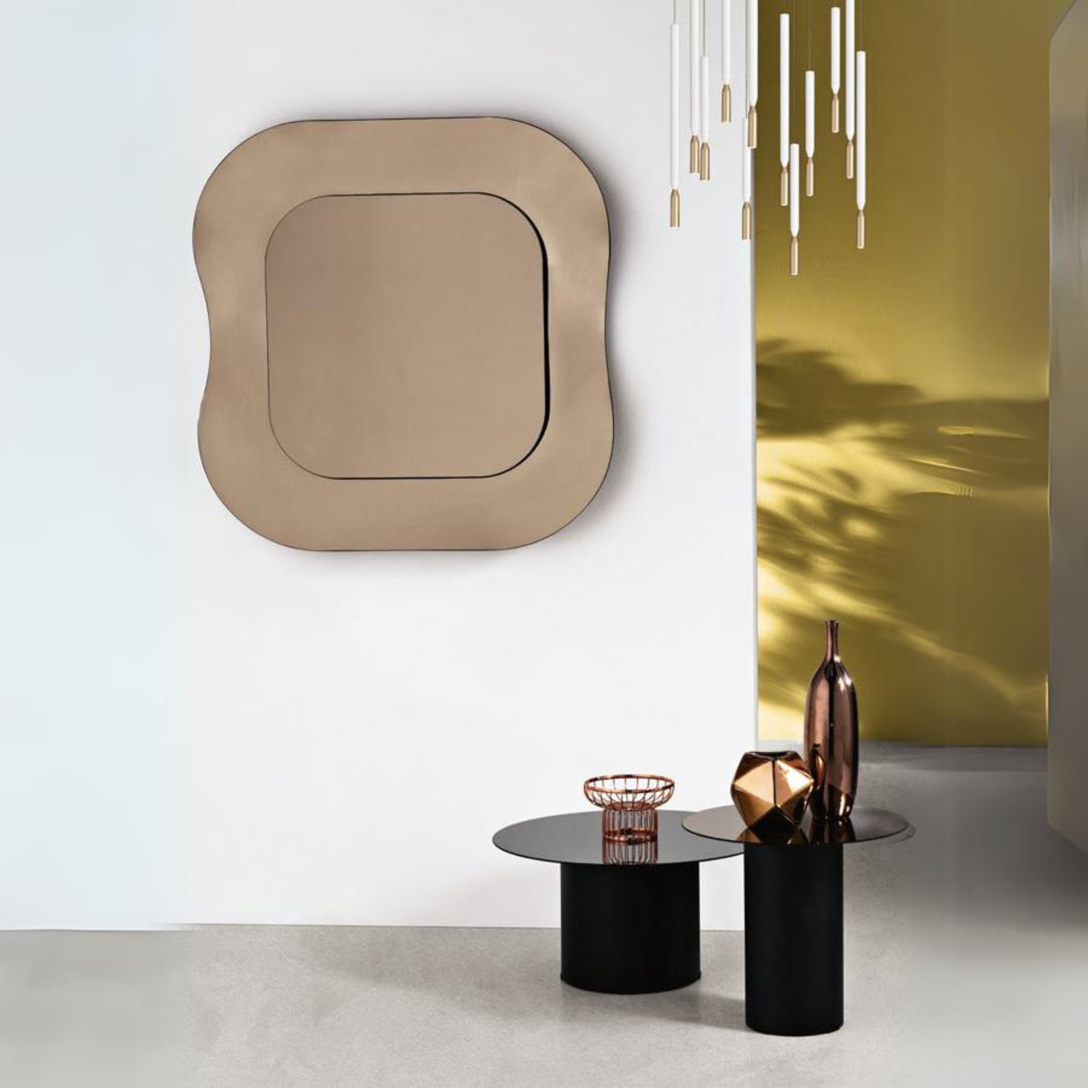 Espejo de pared "Dune" con elegante marco de vidrio fundido