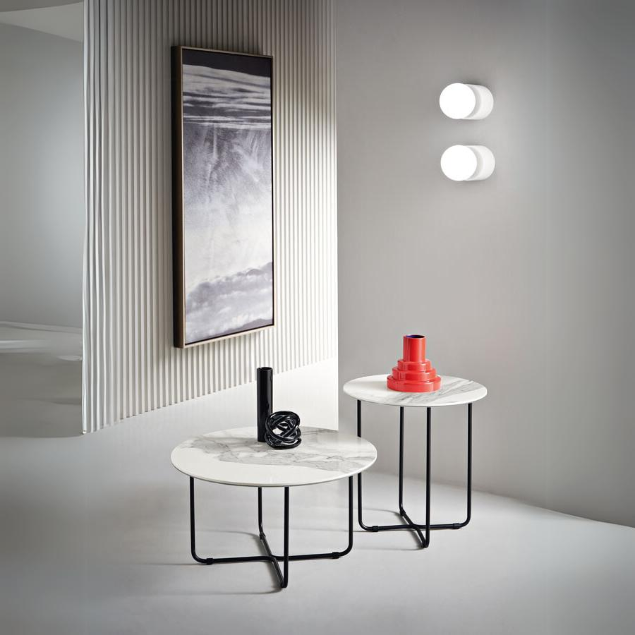 Tavolino da caffè rotondo "Jimbo" con base in metallo verniciato nero