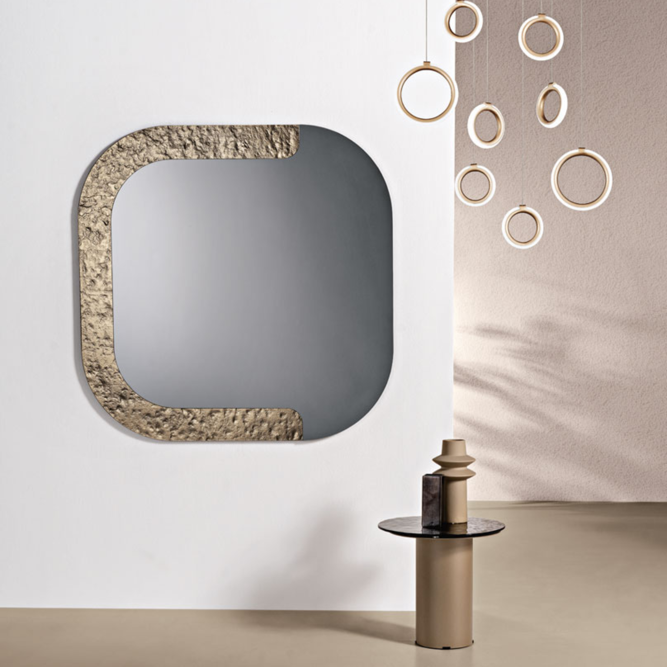 Miroir mural en forme de "Volta" avec cadre en verre martelé 120x120h cm