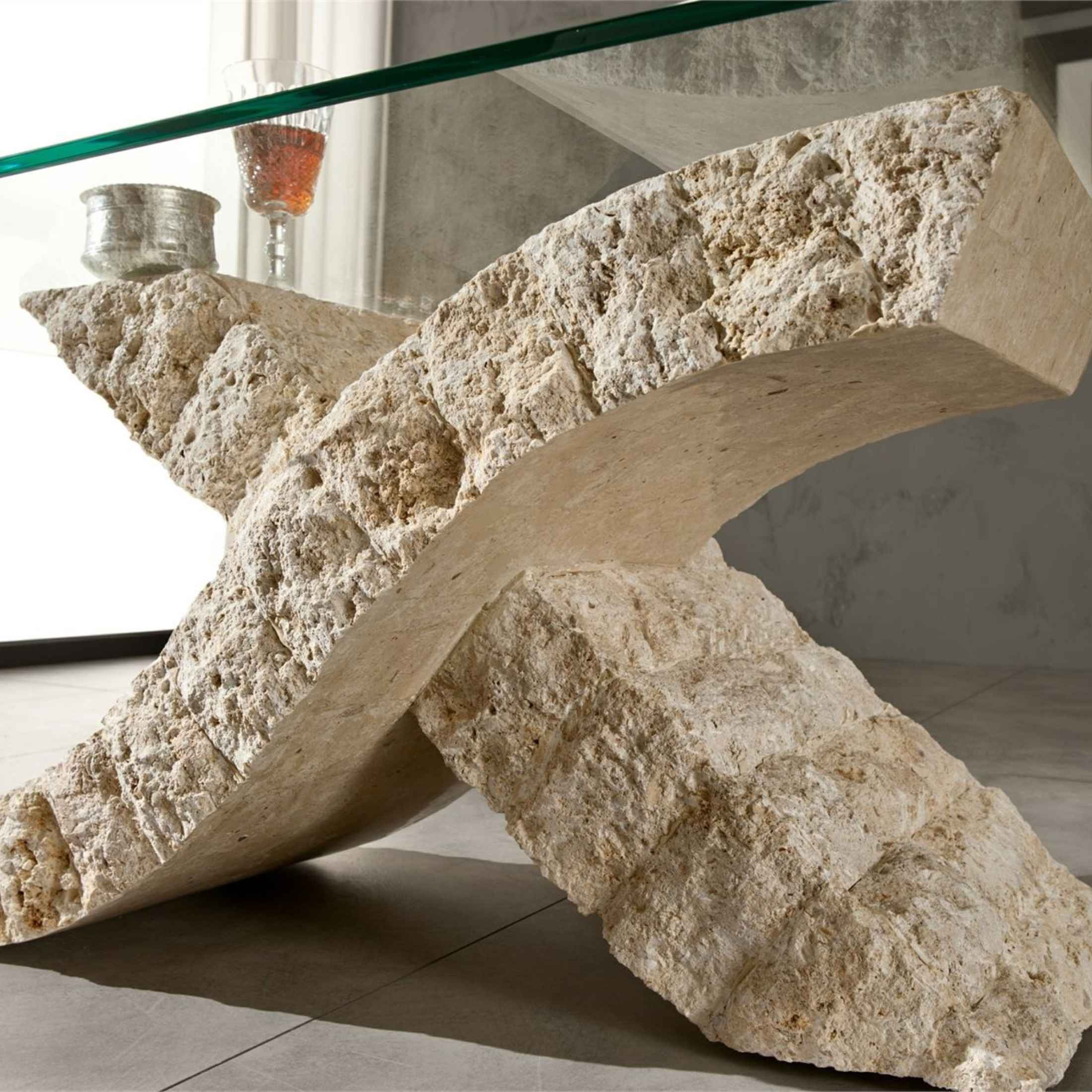 Table basse en pierre fossile plateau verre trempé "Xénon" 120x70 cm 40h