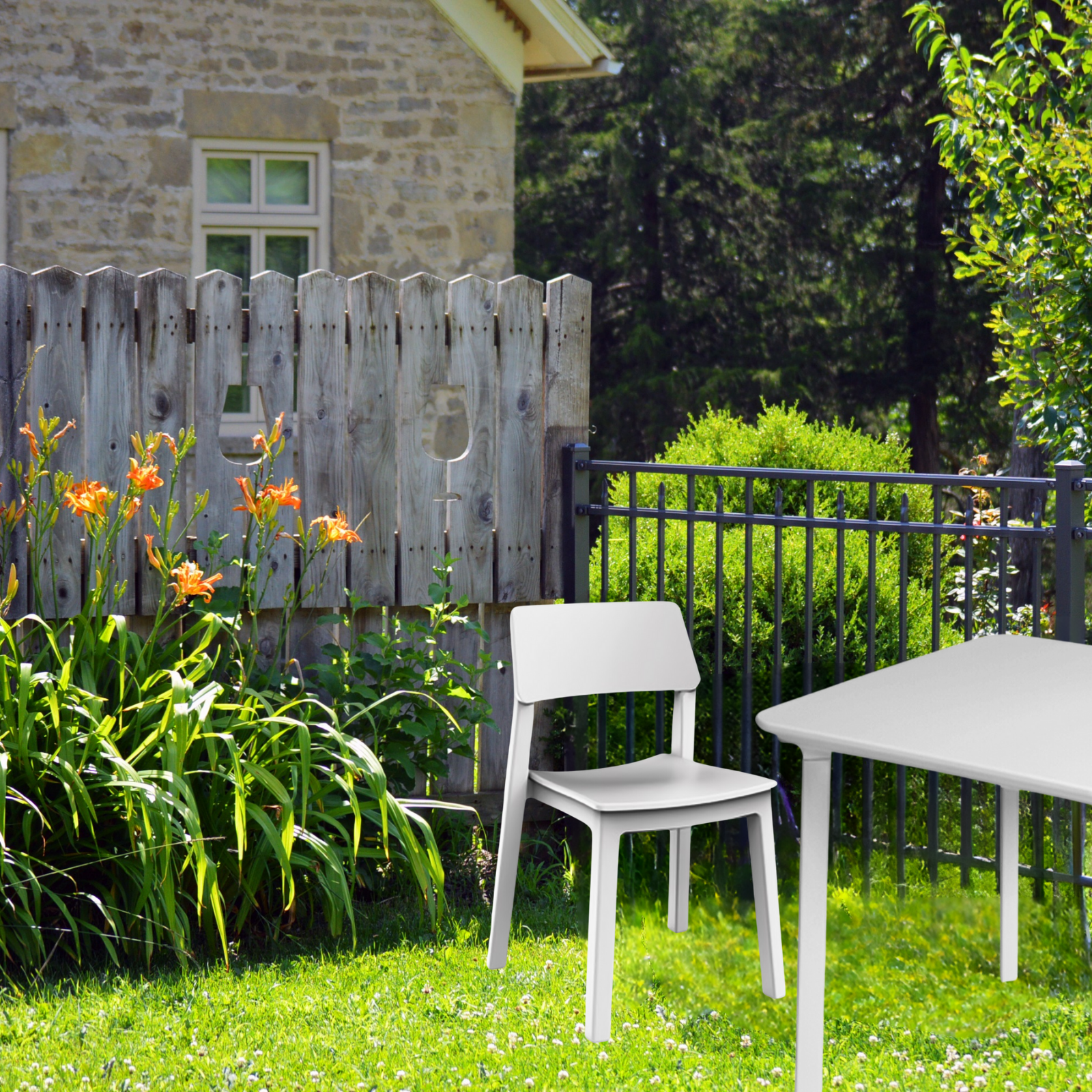 Sedia da pranzo bianca Bistrot in resina rattan per giardino