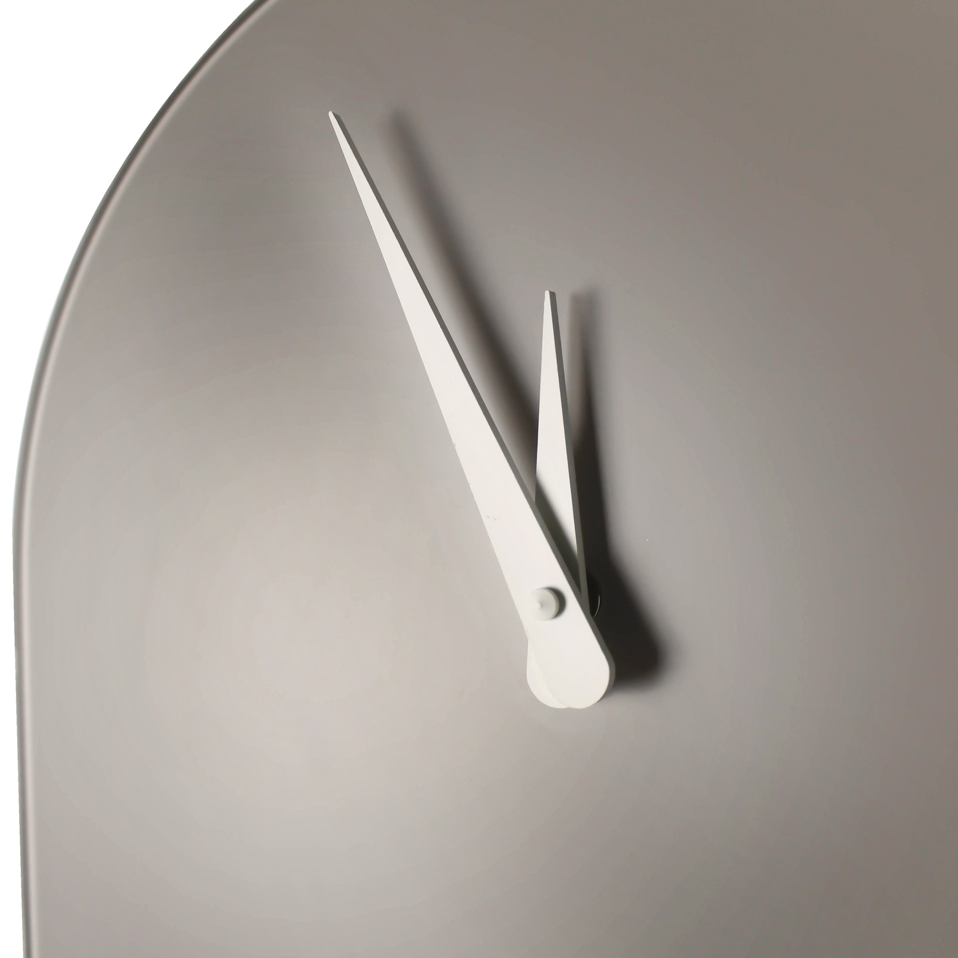 Pendule Design "Berlin" en Verre Satiné