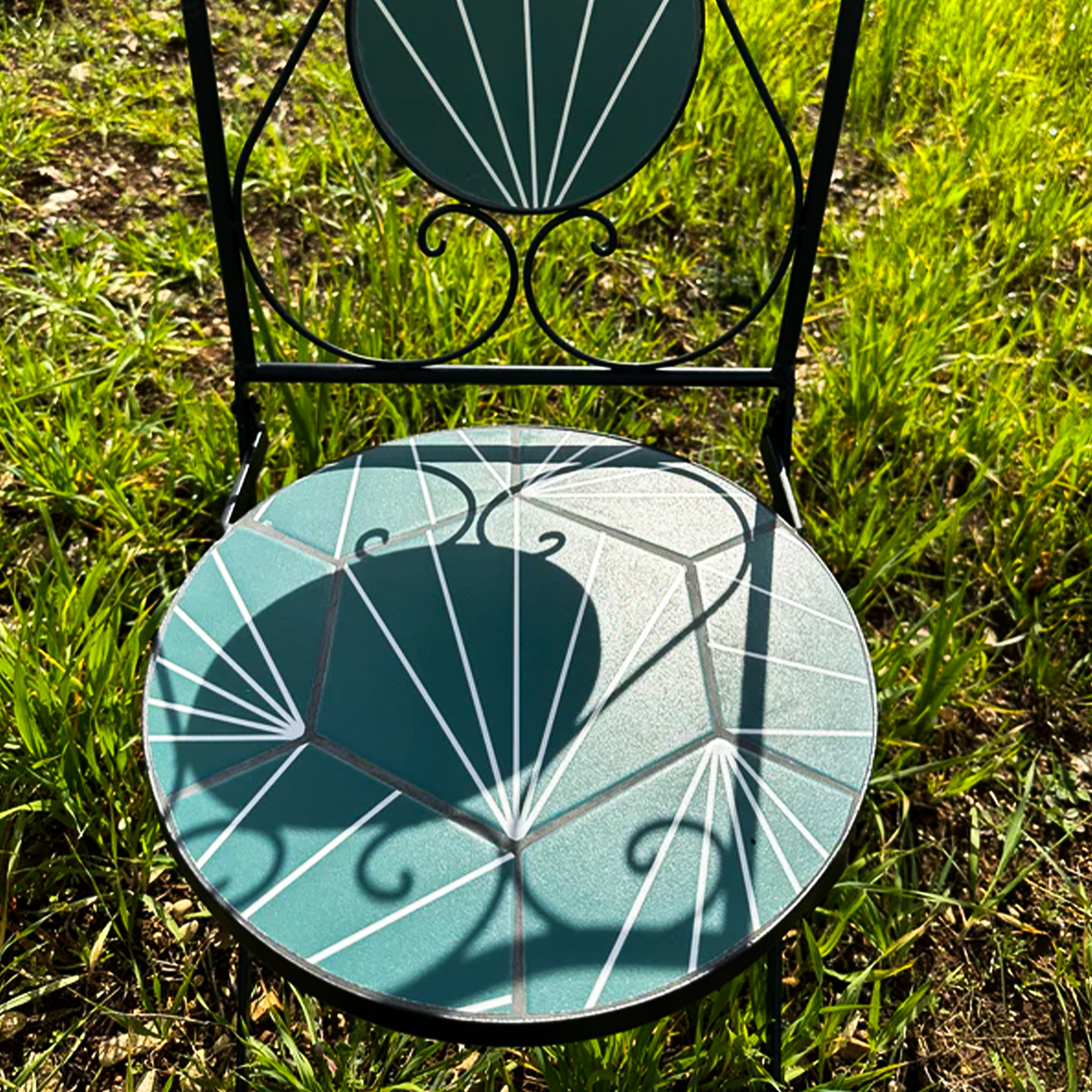 Sedia in acciaio Decojardin New Age con seduta e schienale in ceramica mosaico da giardino
