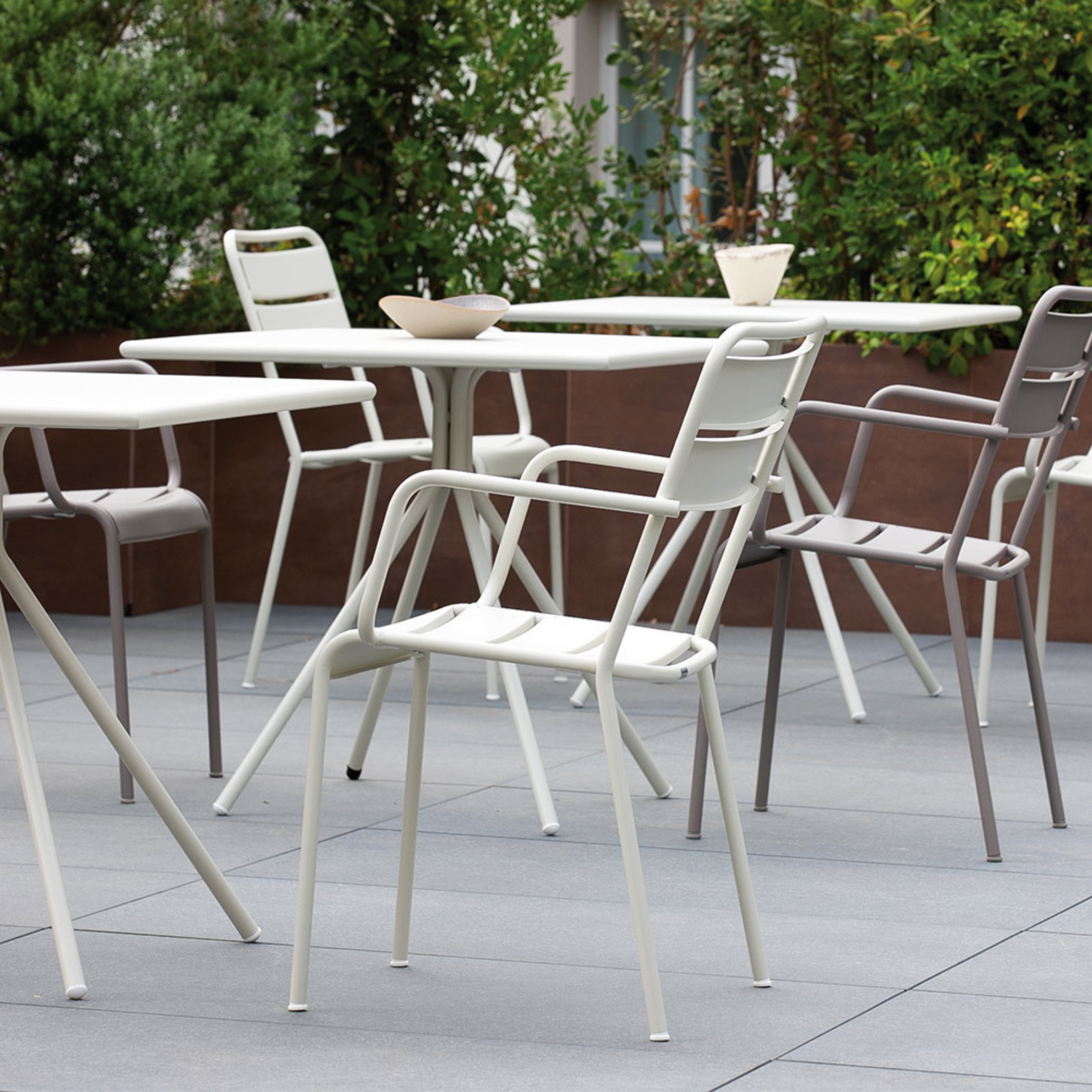 Tavolo quadrato in metallo zincato "Twist19" da bar e giardino h 75 cm