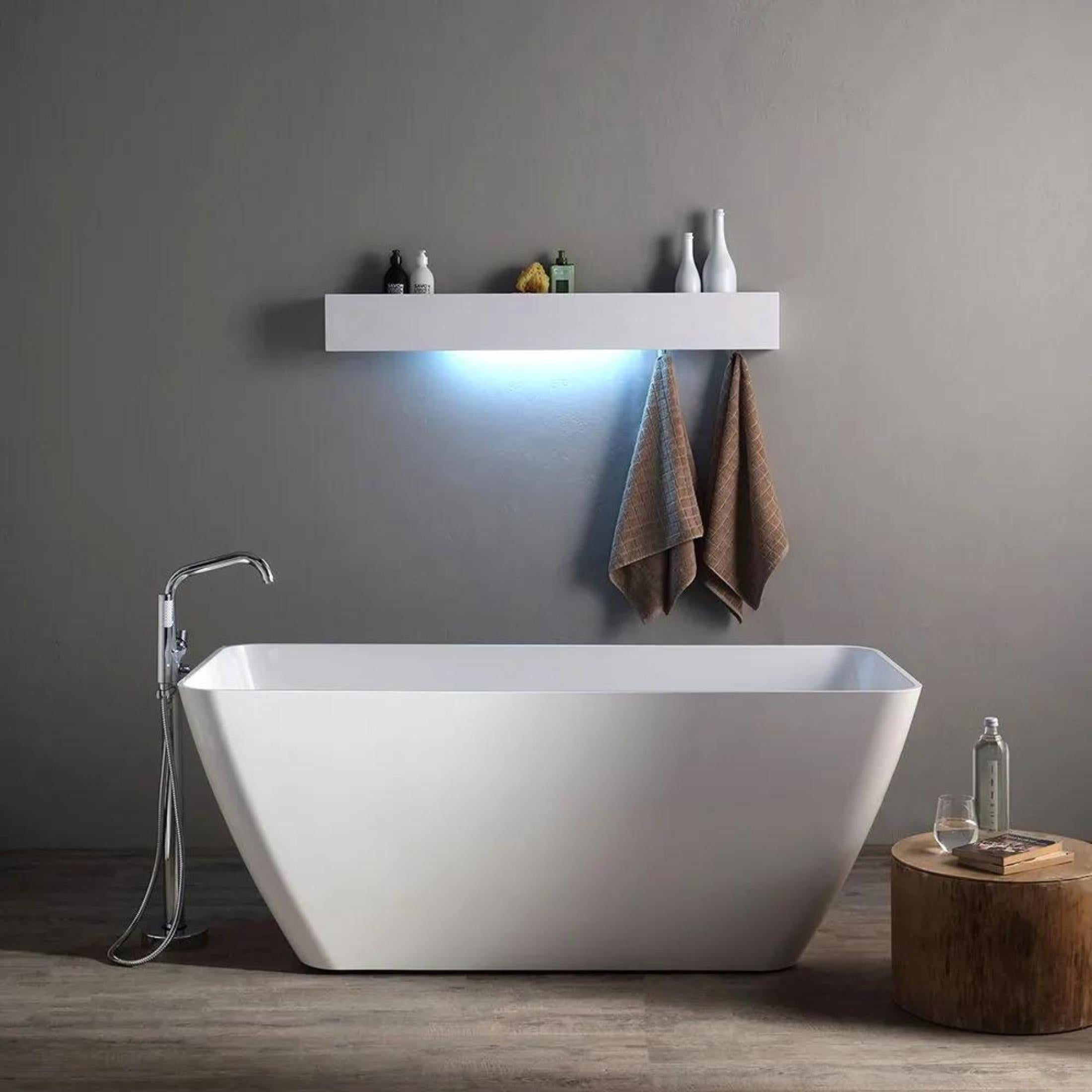 Vasca da bagno moderna freestanding "Silvi" in marmo bianco lucido 159x70,5 62h