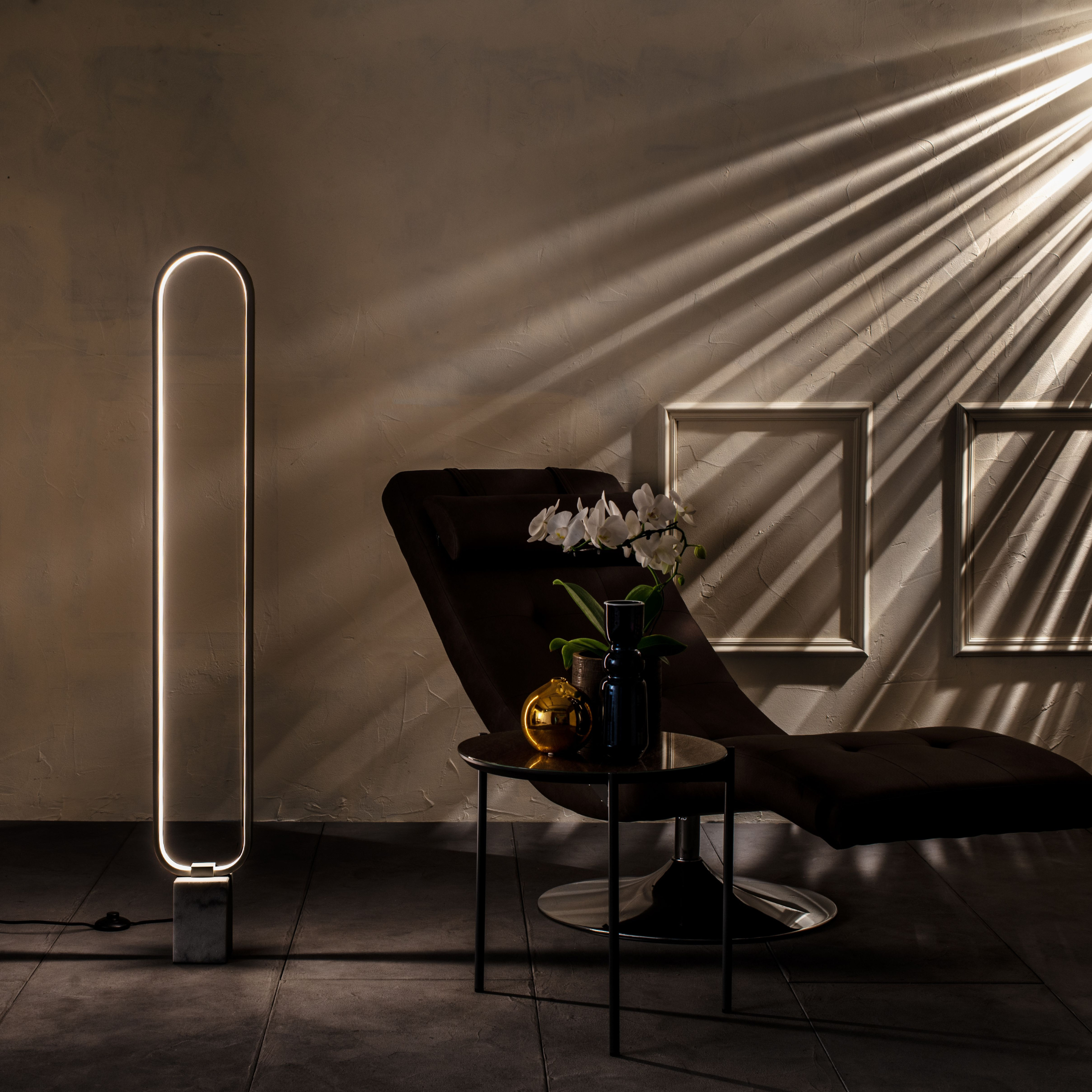 Lampe LED en métal avec socle en marbre "Naos" pour sol et table