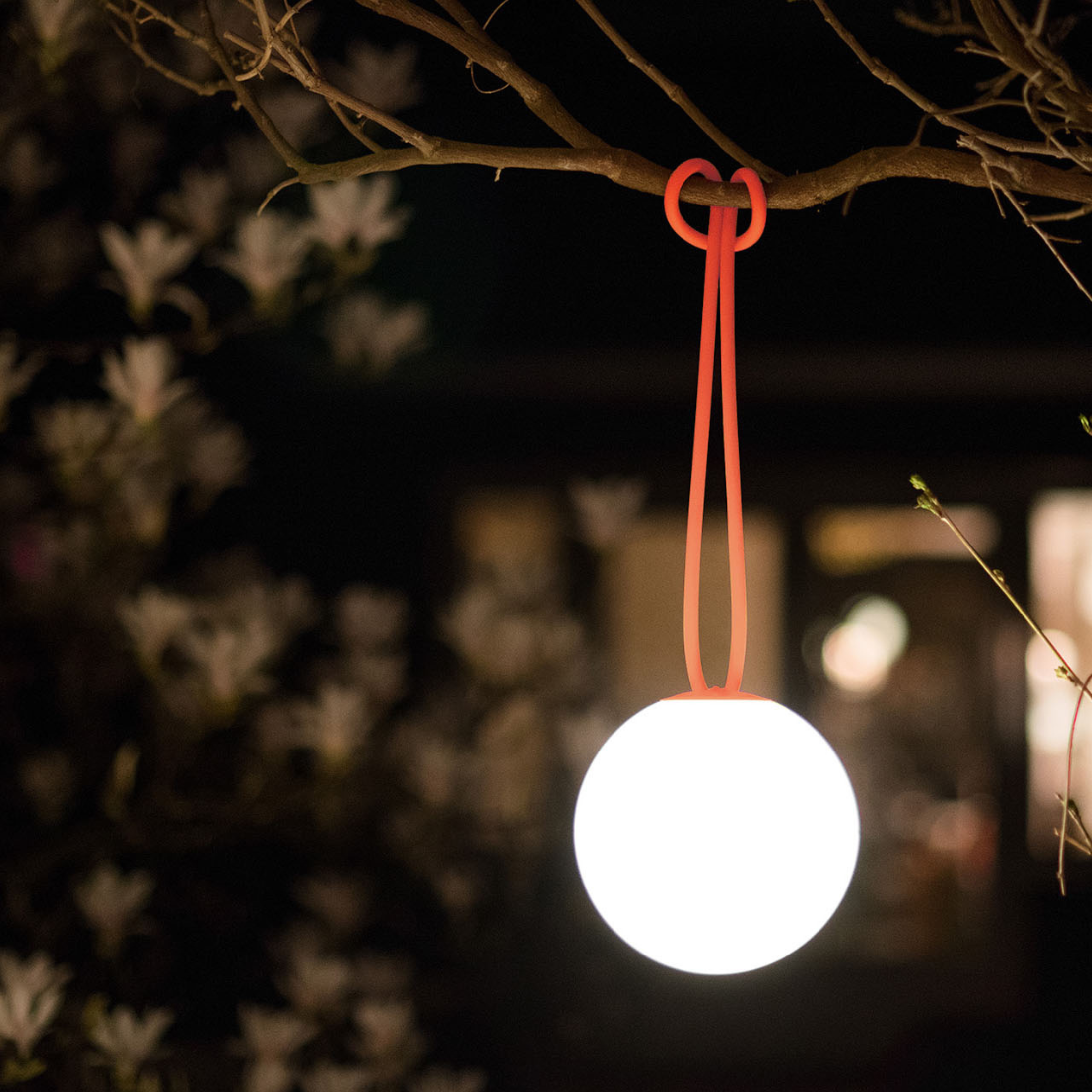 Lot de 2 lampes LED suspendues à piles "Bolleke" en PEHD avec crochet en caoutchouc 20x20 cm