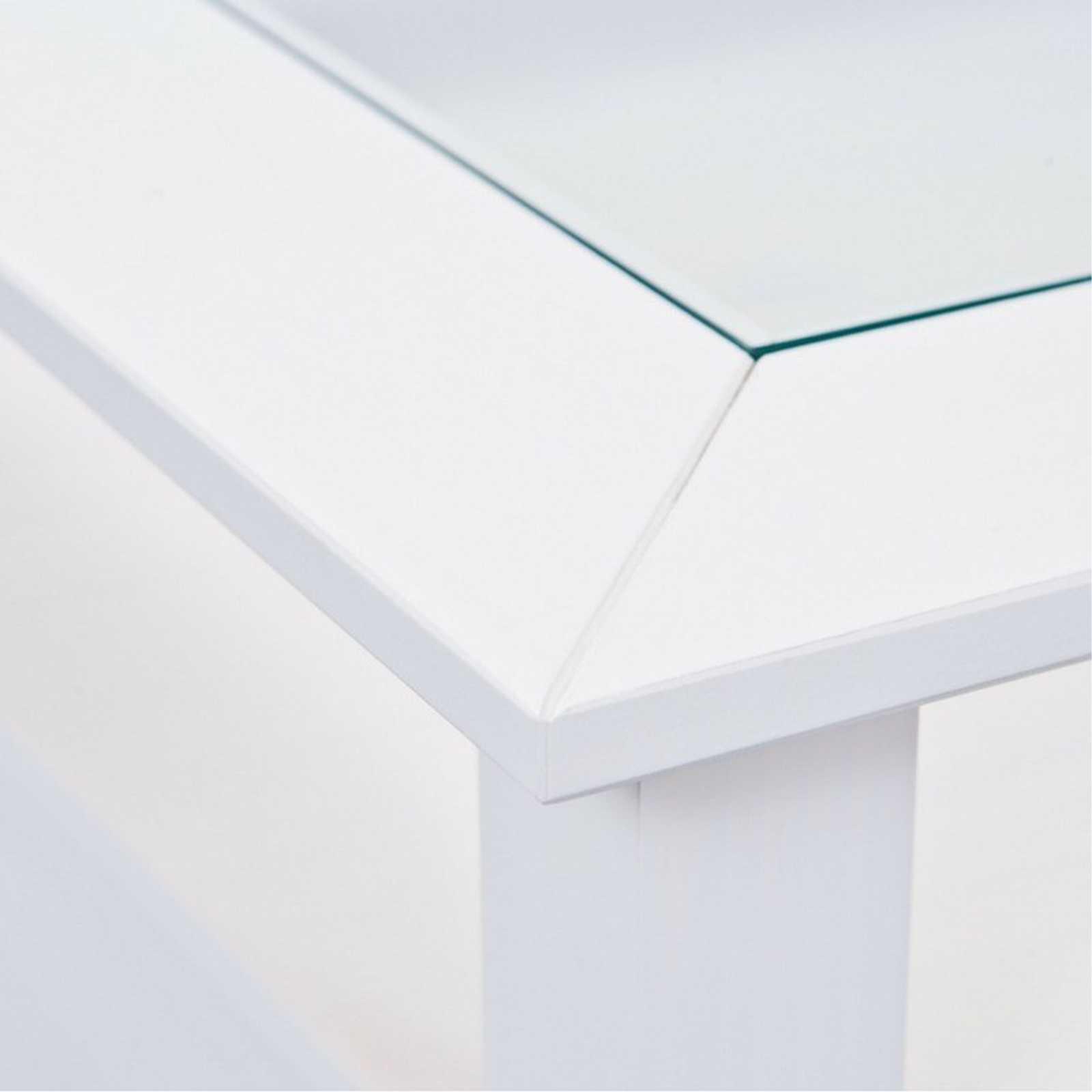Mesita de salón baja Provence de madera maciza blanca con estante de cristal 75x75 cm 45h