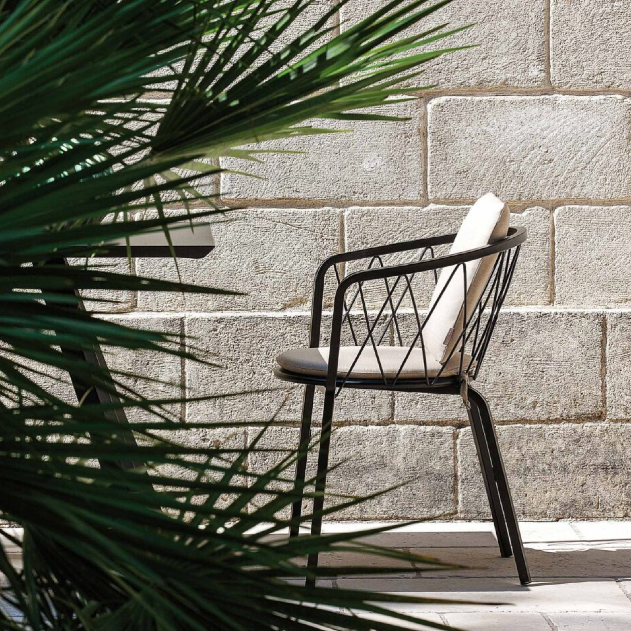 Poltrona da giardino in metallo verniciato "Daisy" sedia impilabile cm 57x55 75h