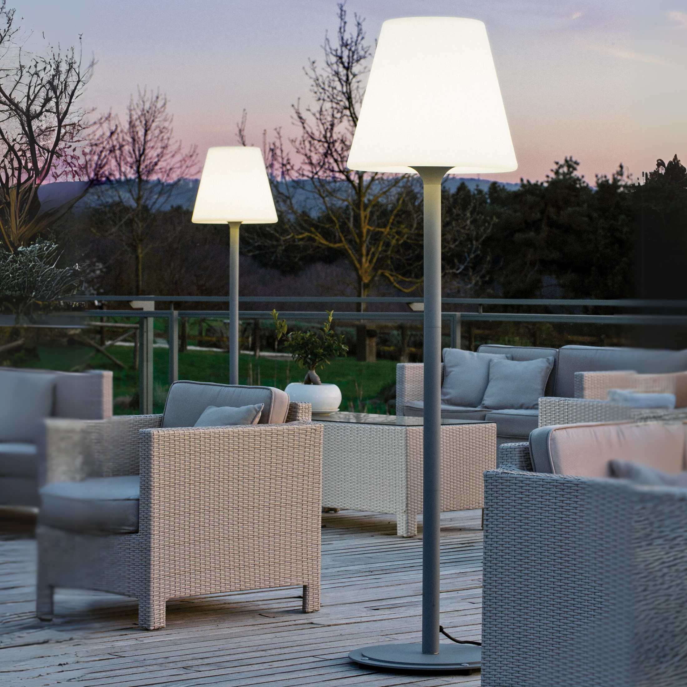 Lampadaire "Eos" en résine avec lampadaire extérieur en aluminium